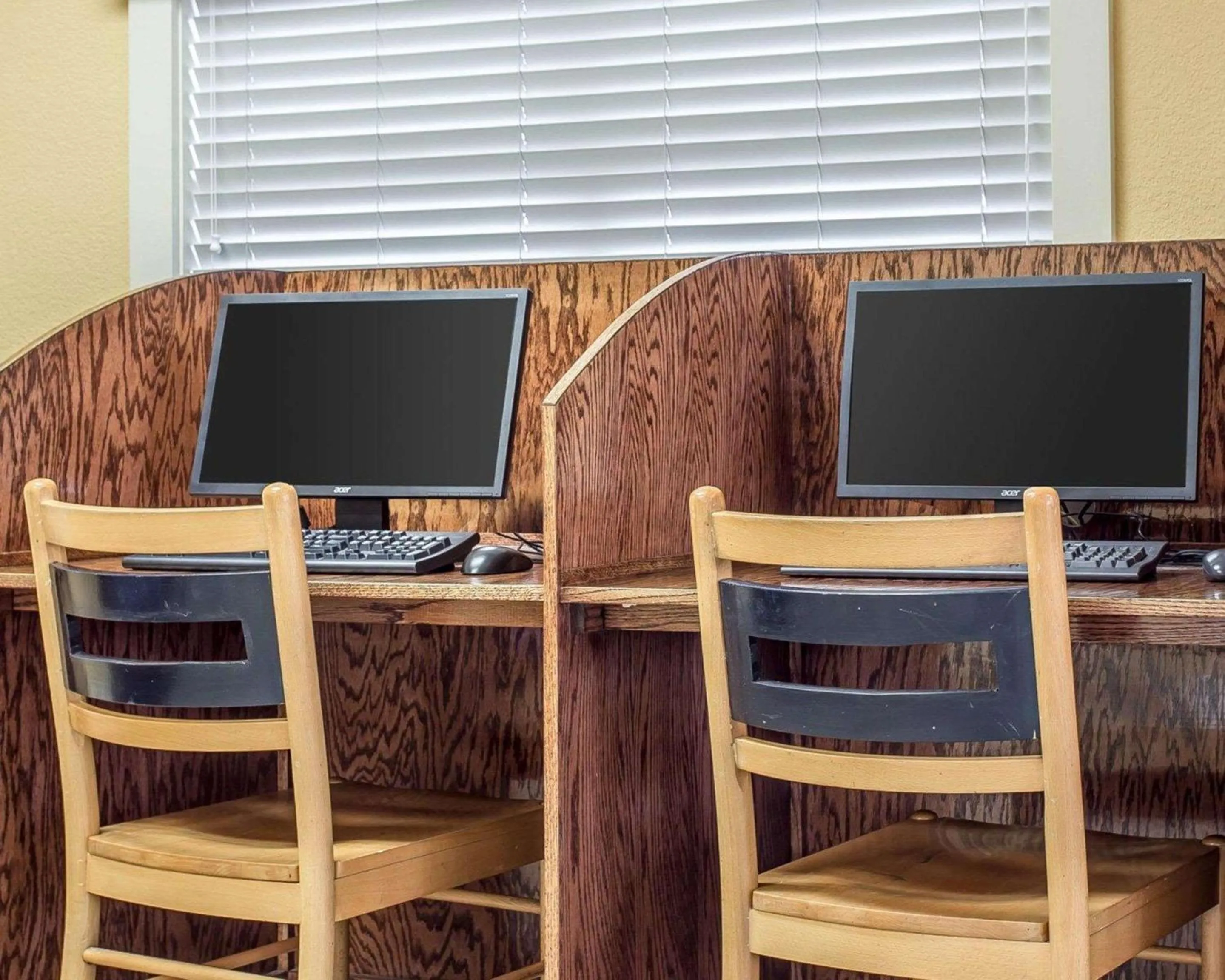 Business facilities in Bluegreen Vacations Harbour Lights, an Ascend Collection Resort