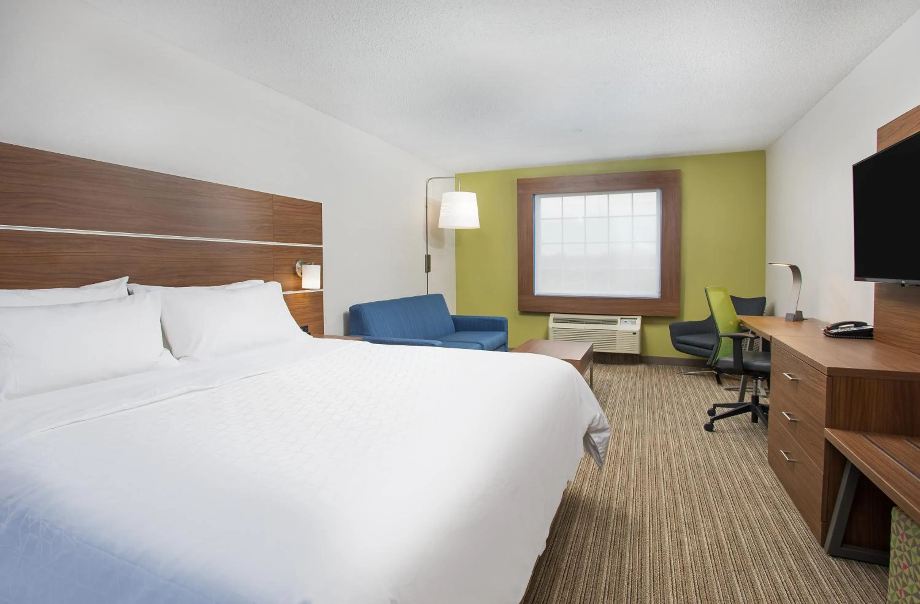Bed in Holiday Inn Express & Suites Alcoa Knoxville Airport by IHG