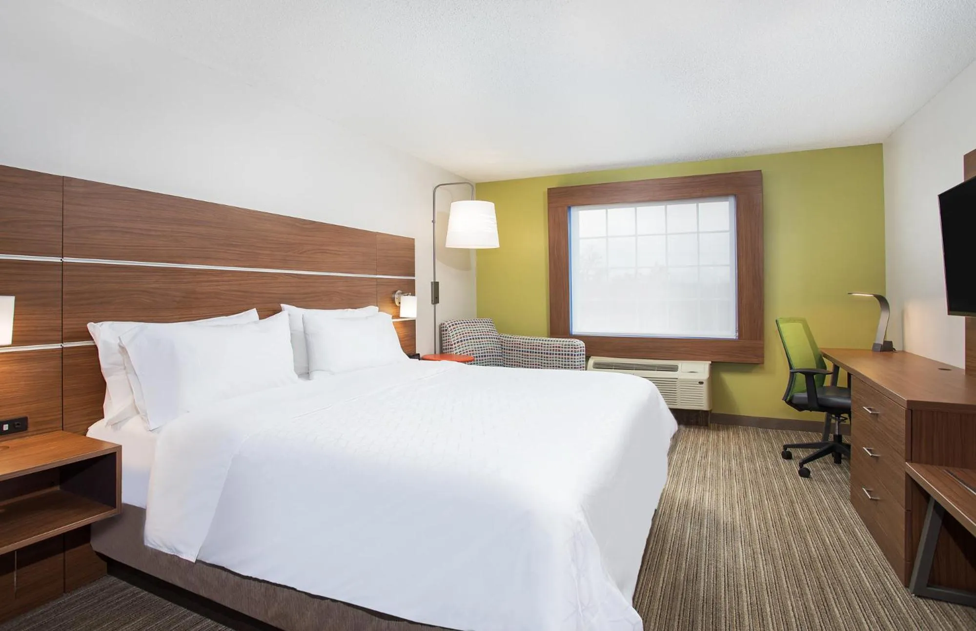Bed in Holiday Inn Express & Suites Alcoa Knoxville Airport by IHG