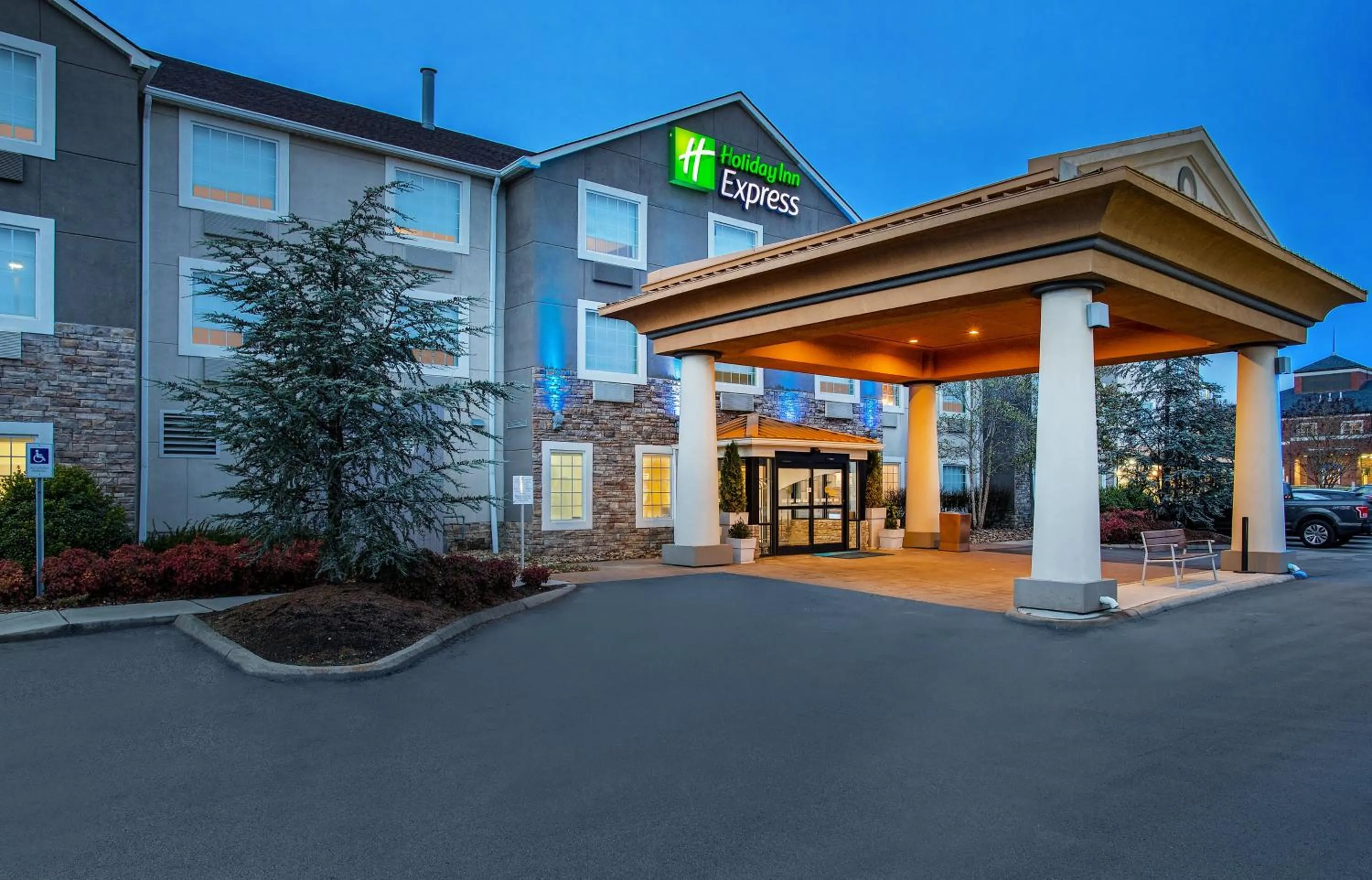 Property building in Holiday Inn Express & Suites Alcoa Knoxville Airport by IHG
