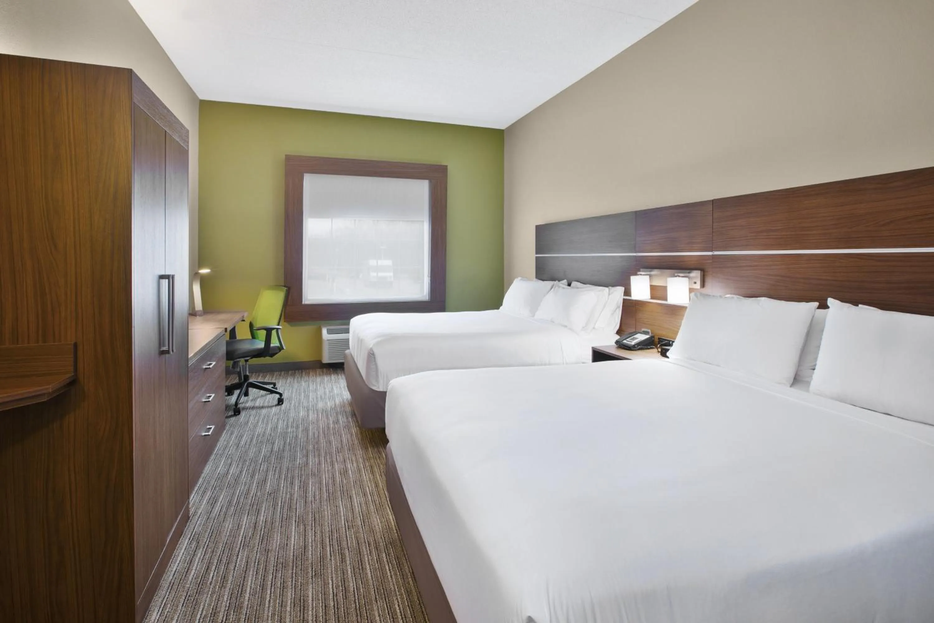 Photo of the whole room, Bed in Holiday Inn Express & Suites Alcoa Knoxville Airport by IHG