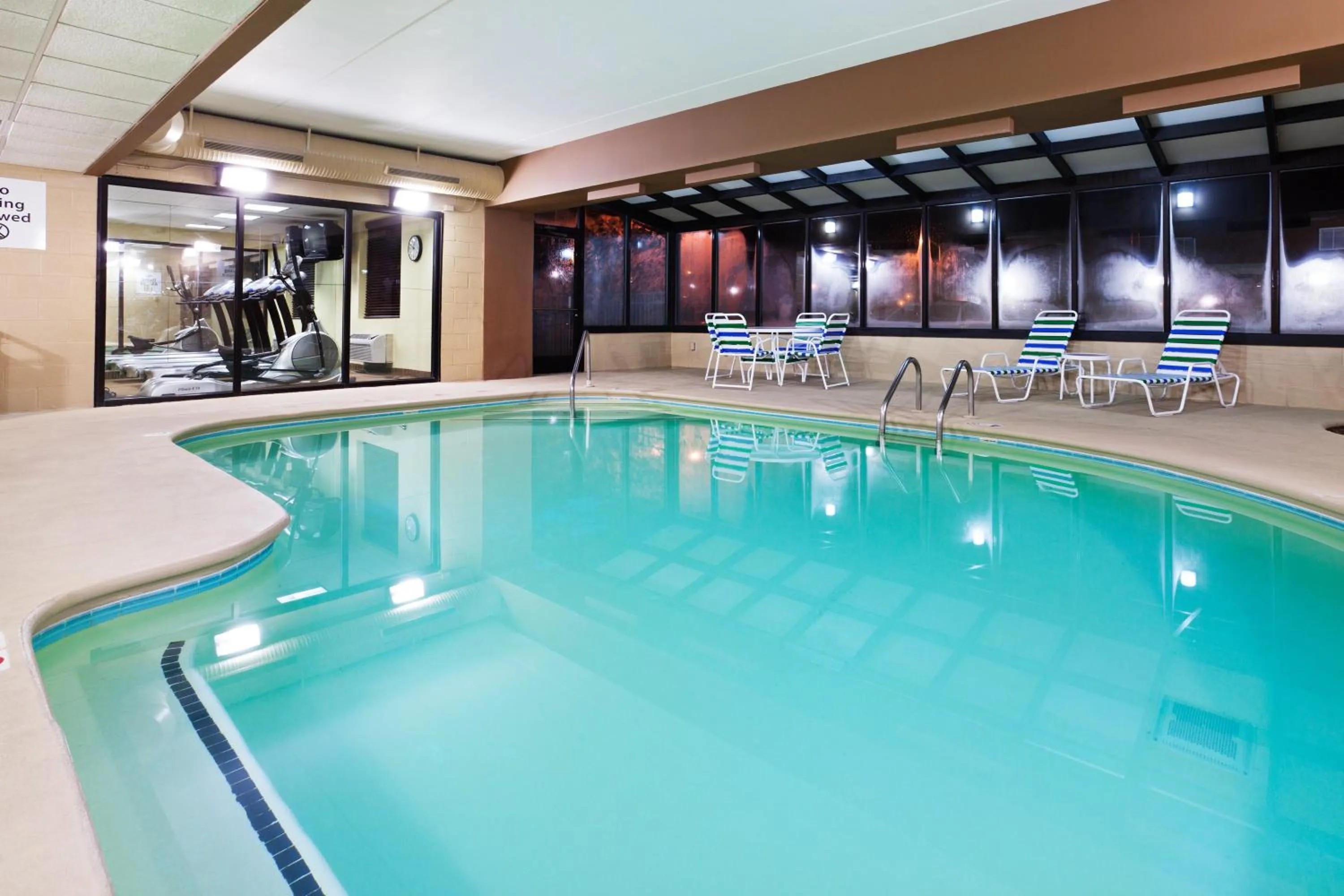 Swimming pool in Holiday Inn Express & Suites Alcoa Knoxville Airport by IHG