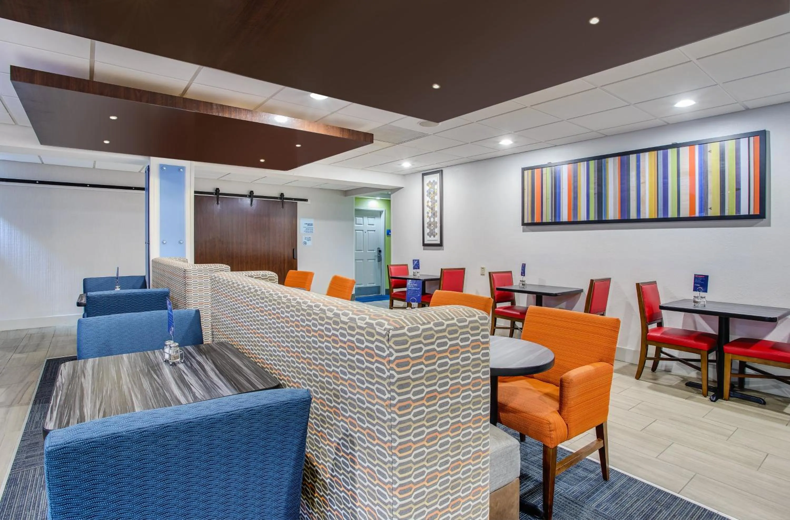 Breakfast in Holiday Inn Express & Suites Alcoa Knoxville Airport by IHG