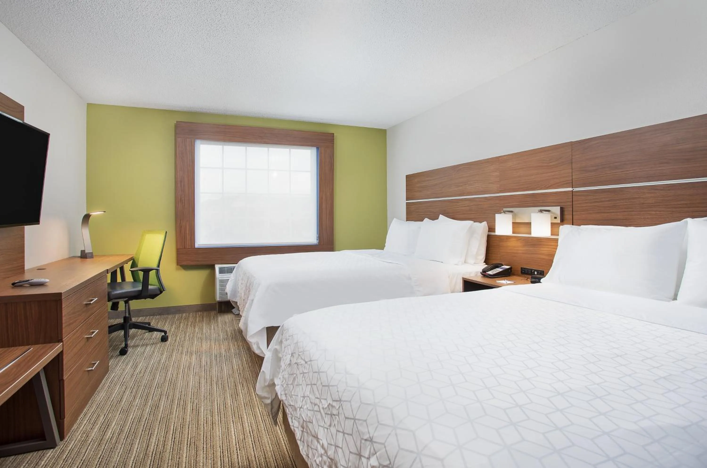 Photo of the whole room, Bed in Holiday Inn Express & Suites Alcoa Knoxville Airport by IHG