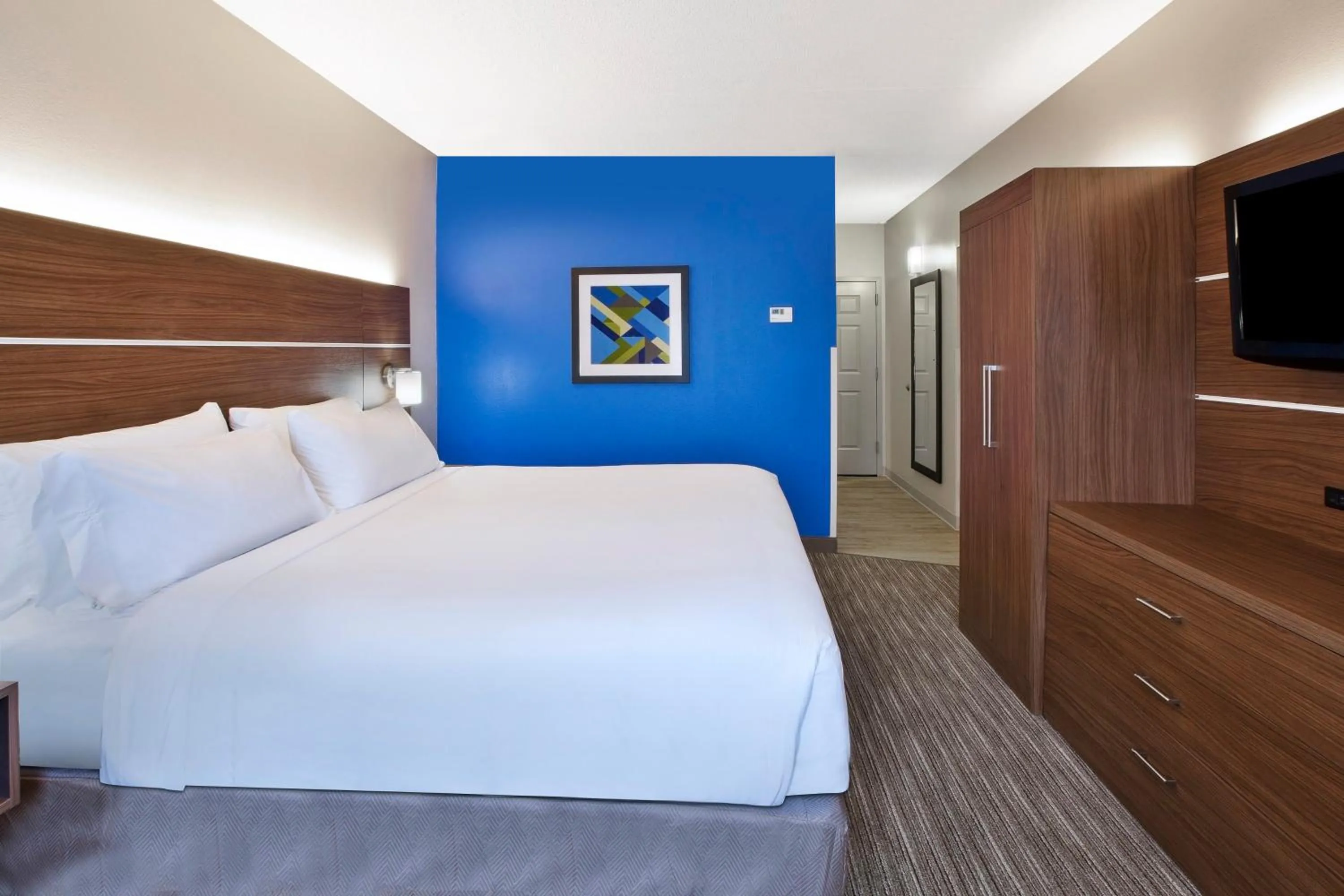 Photo of the whole room, Bed in Holiday Inn Express & Suites Alcoa Knoxville Airport by IHG