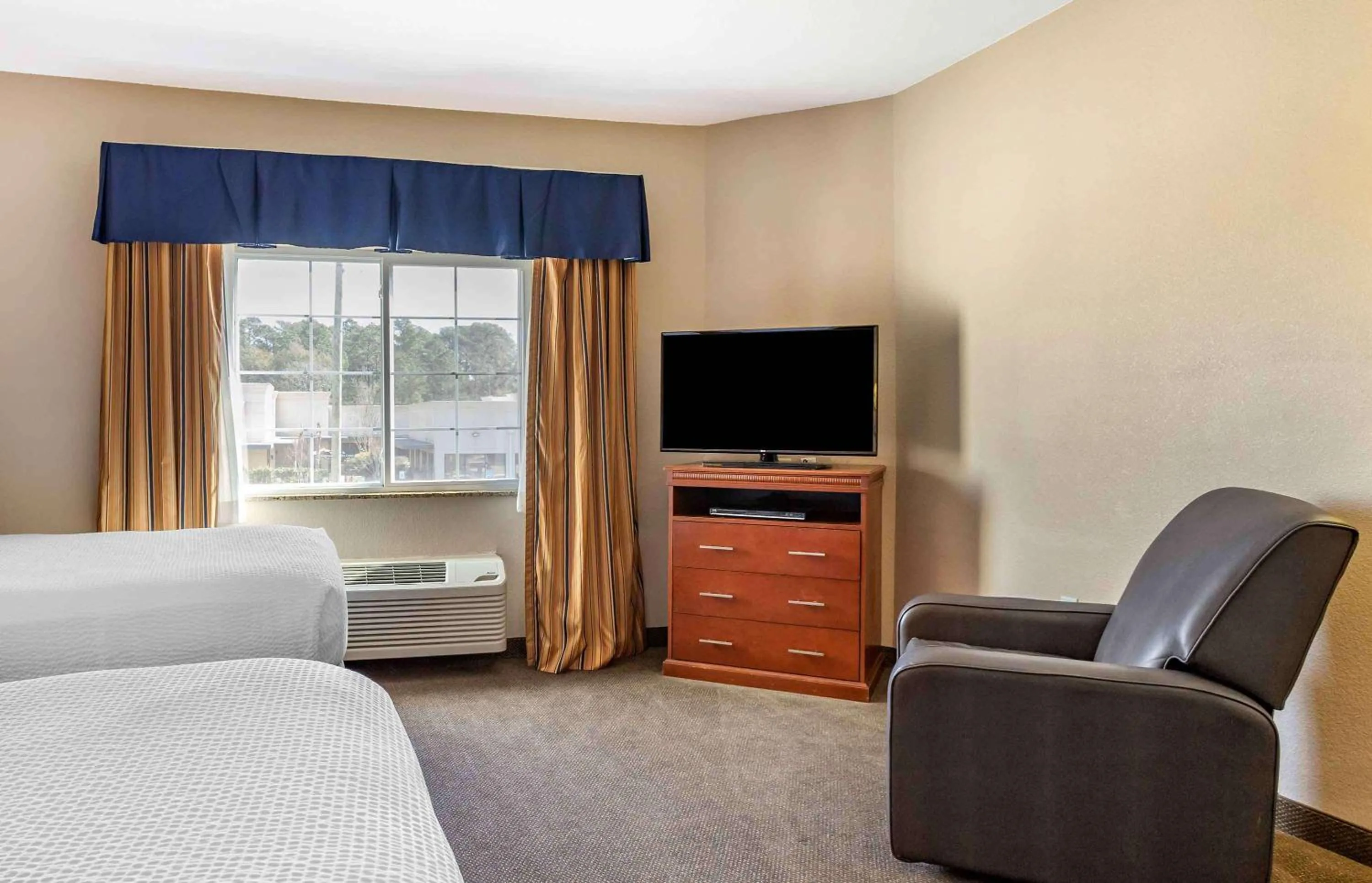 Bedroom, Bed in Extended Stay America Suites - Houston - Kingwood