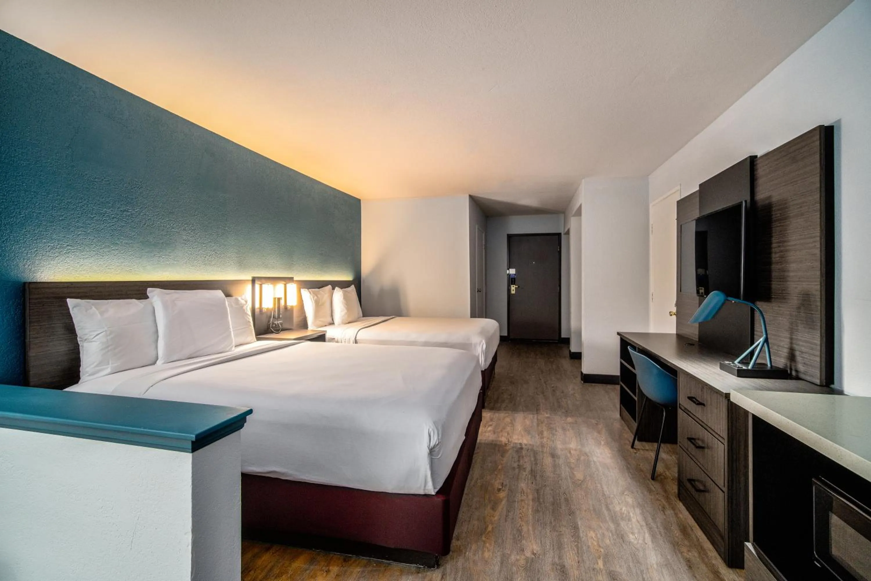 Bed in Studio 6 Suites Lawndale, CA South Bay