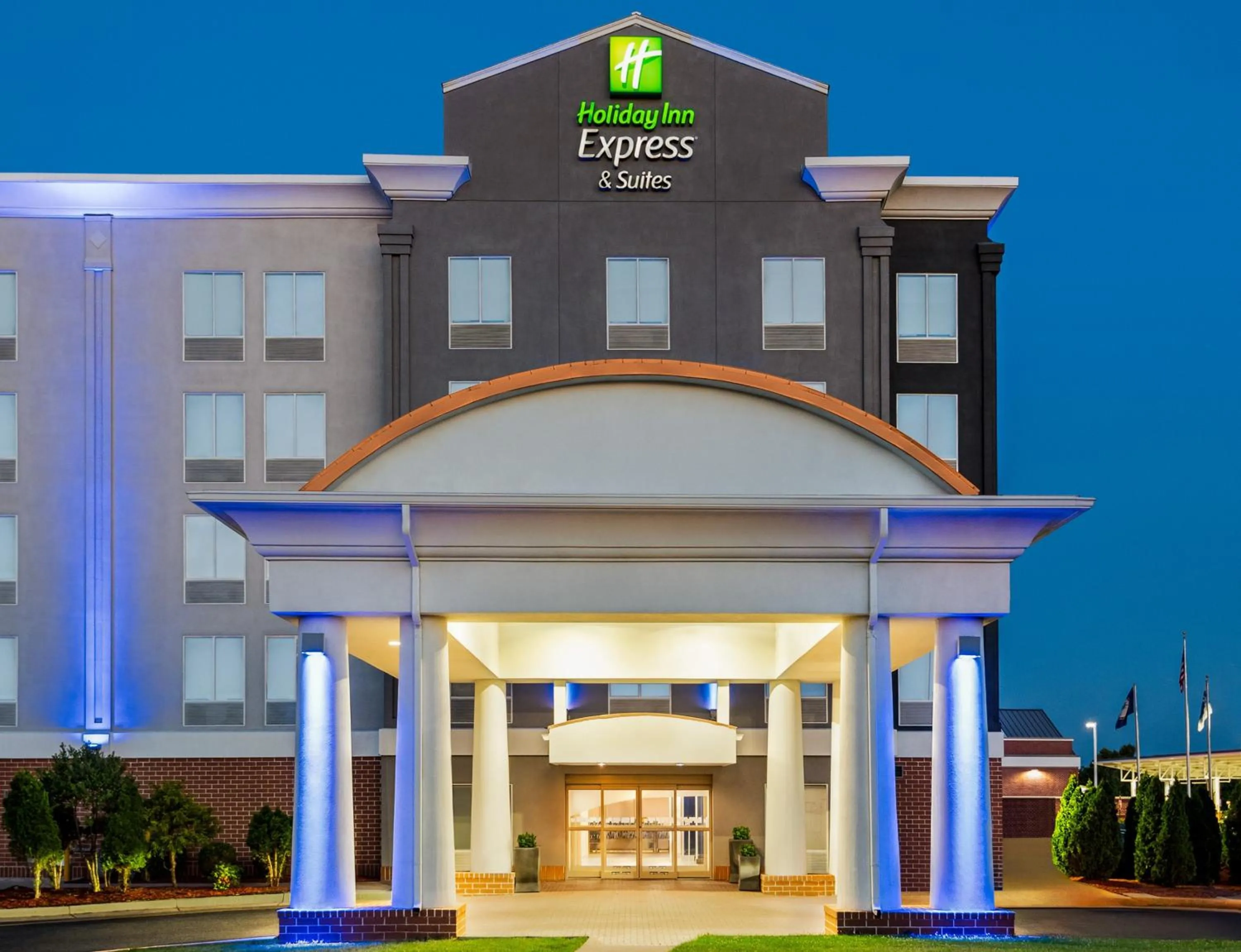 Property building in Holiday Inn Express Hotel & Suites Fredericksburg by IHG