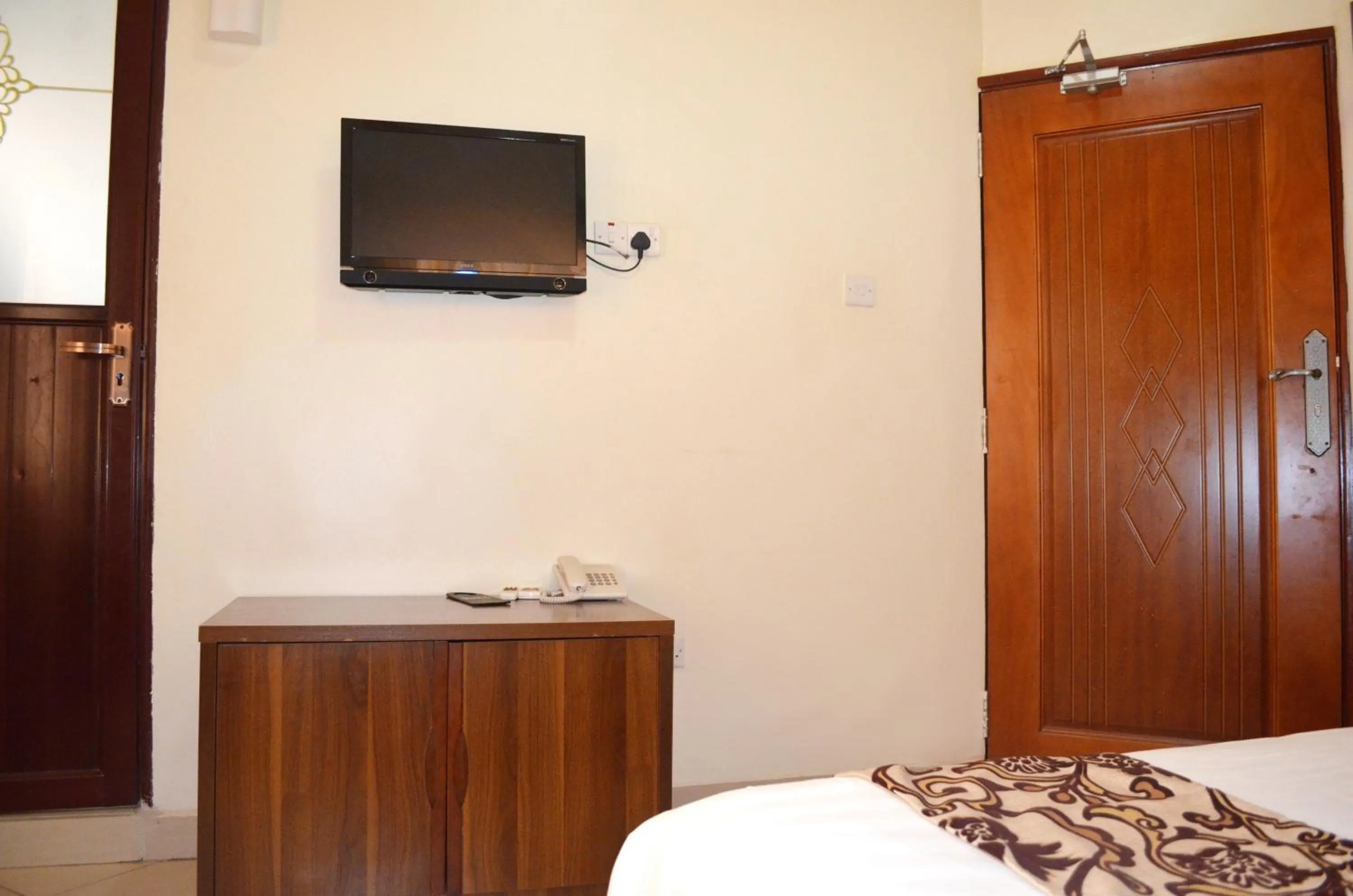 TV and multimedia, Bed in Mt. Zion Hotel Annex