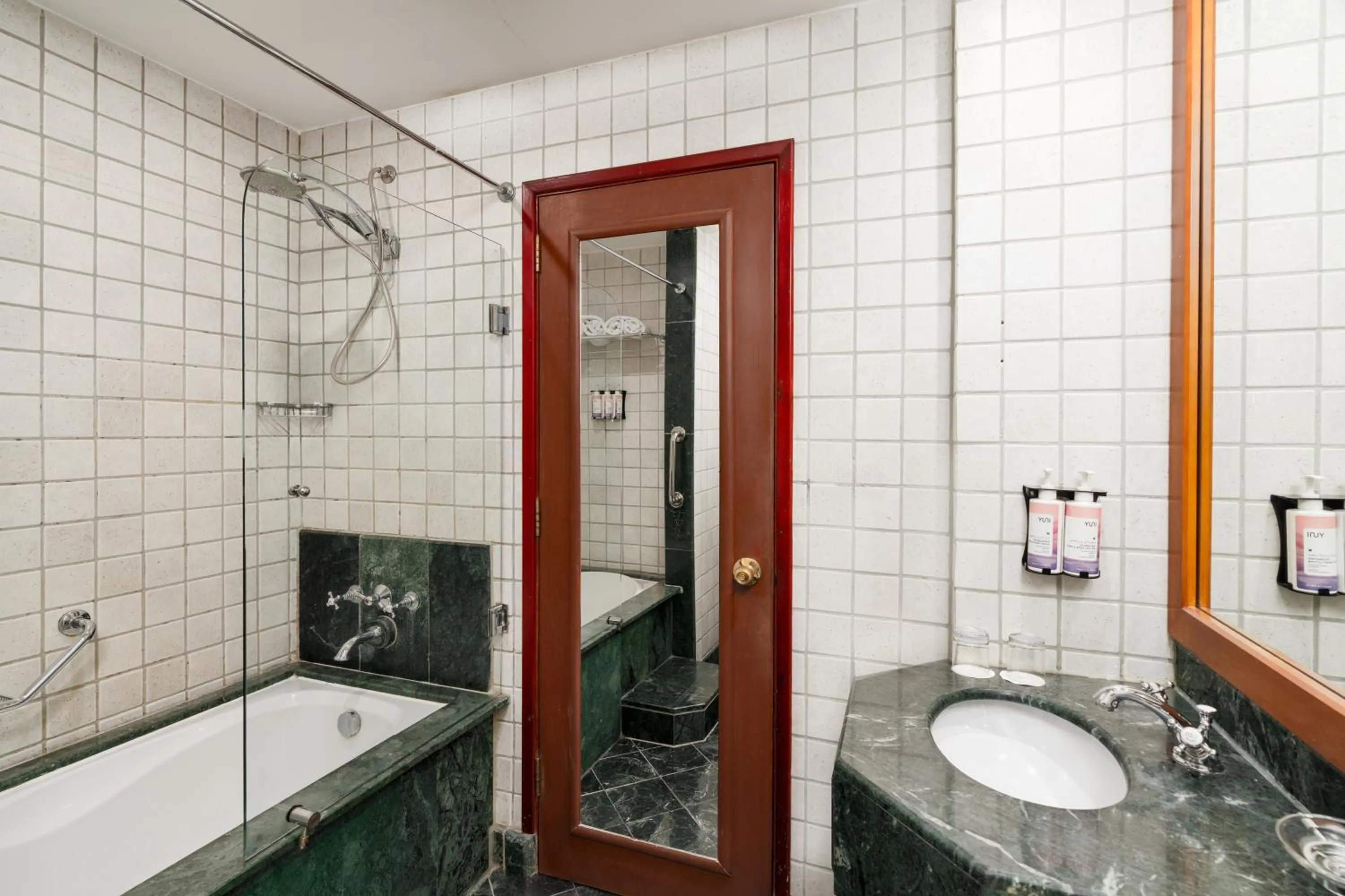Bathroom in Mövenpick Hotel Jeddah