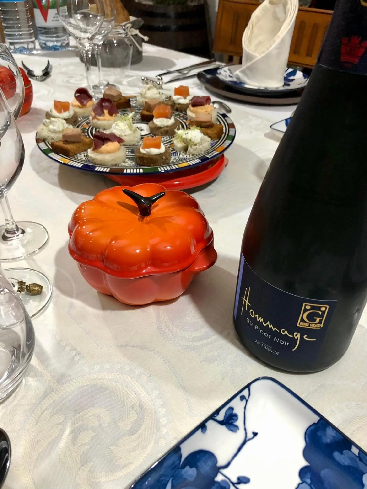 Restaurant/places to eat in Les Suites Champenoises