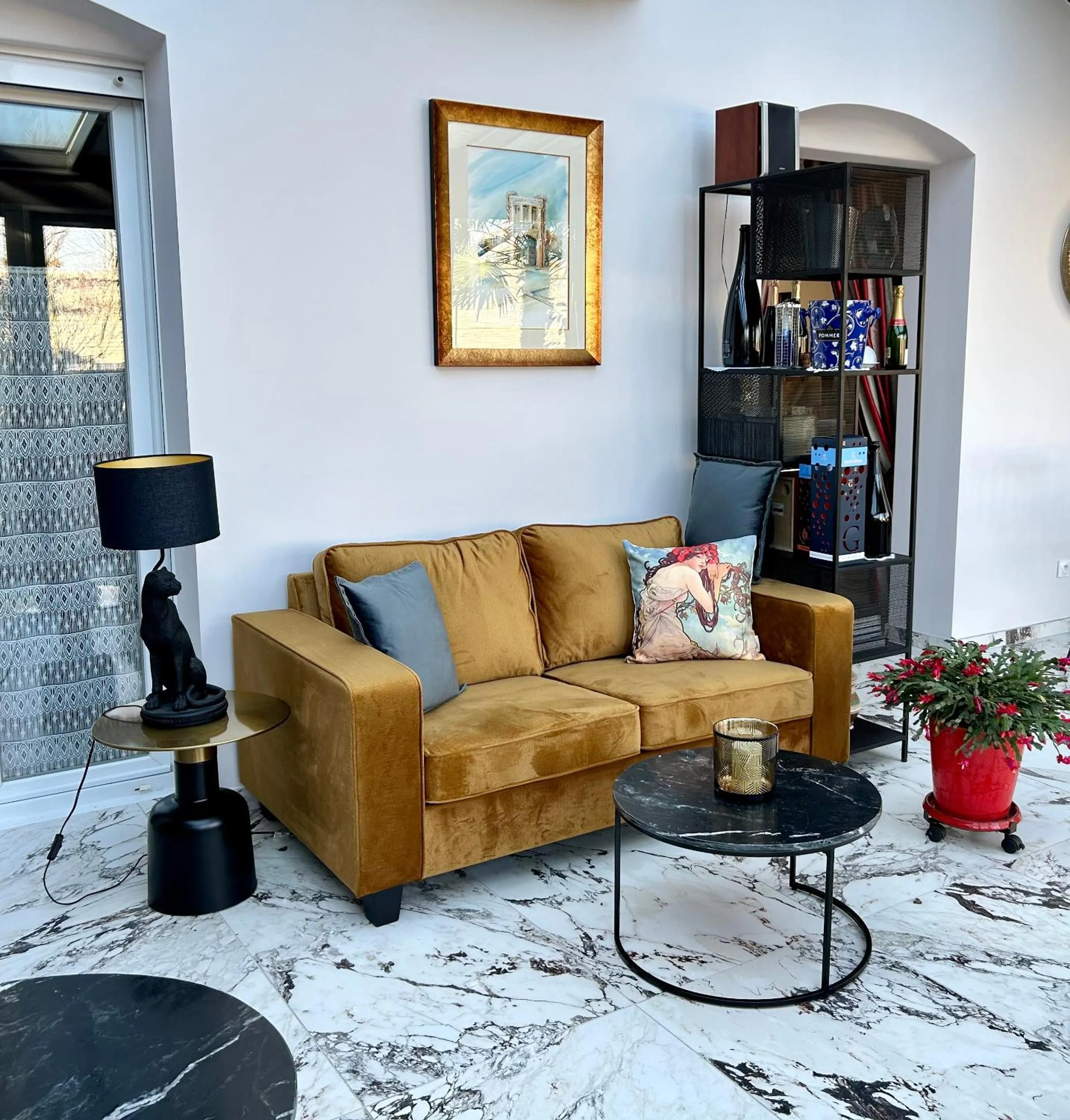 Restaurant/places to eat in Les Suites Champenoises