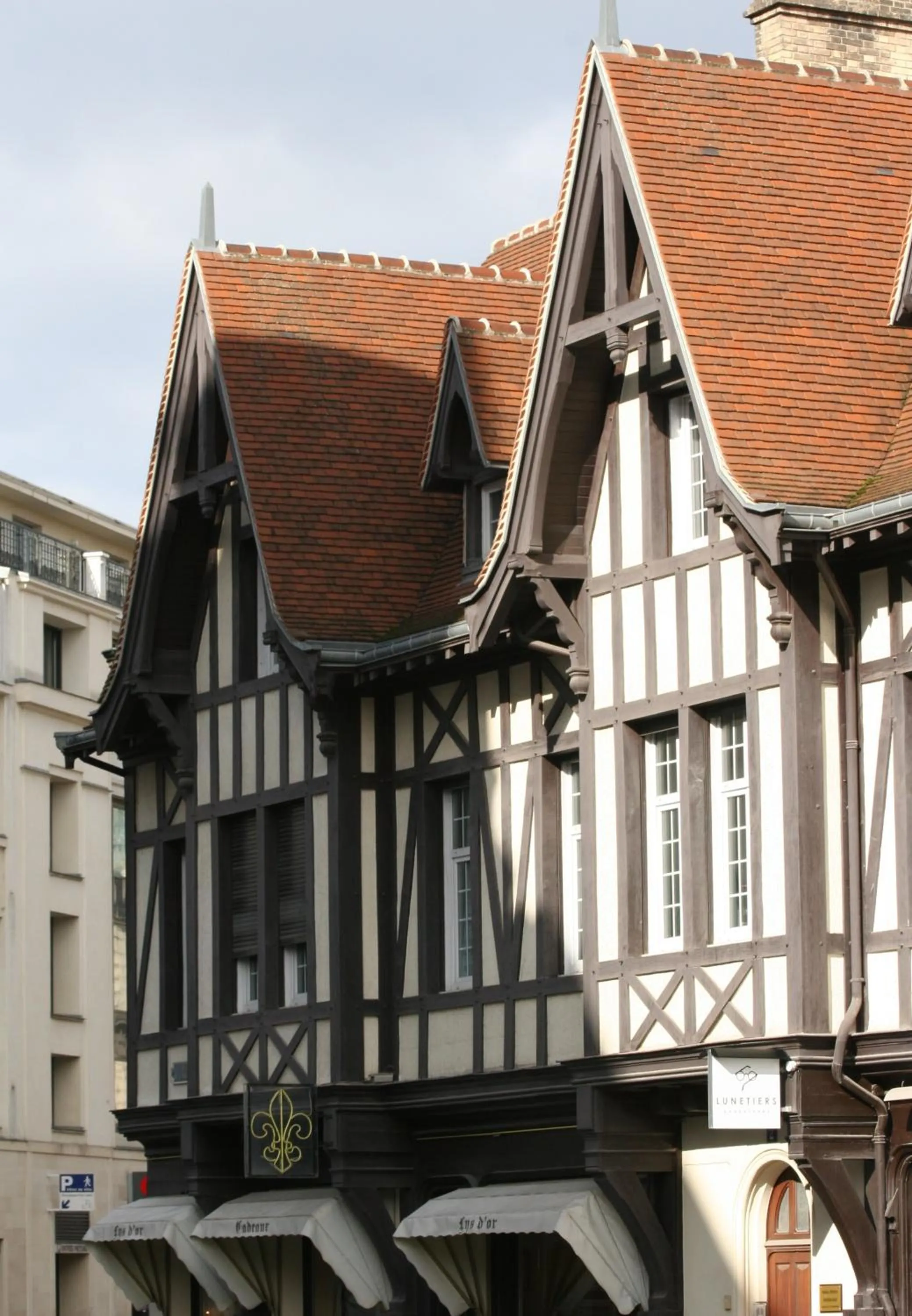 Nearby landmark in Les Suites Champenoises