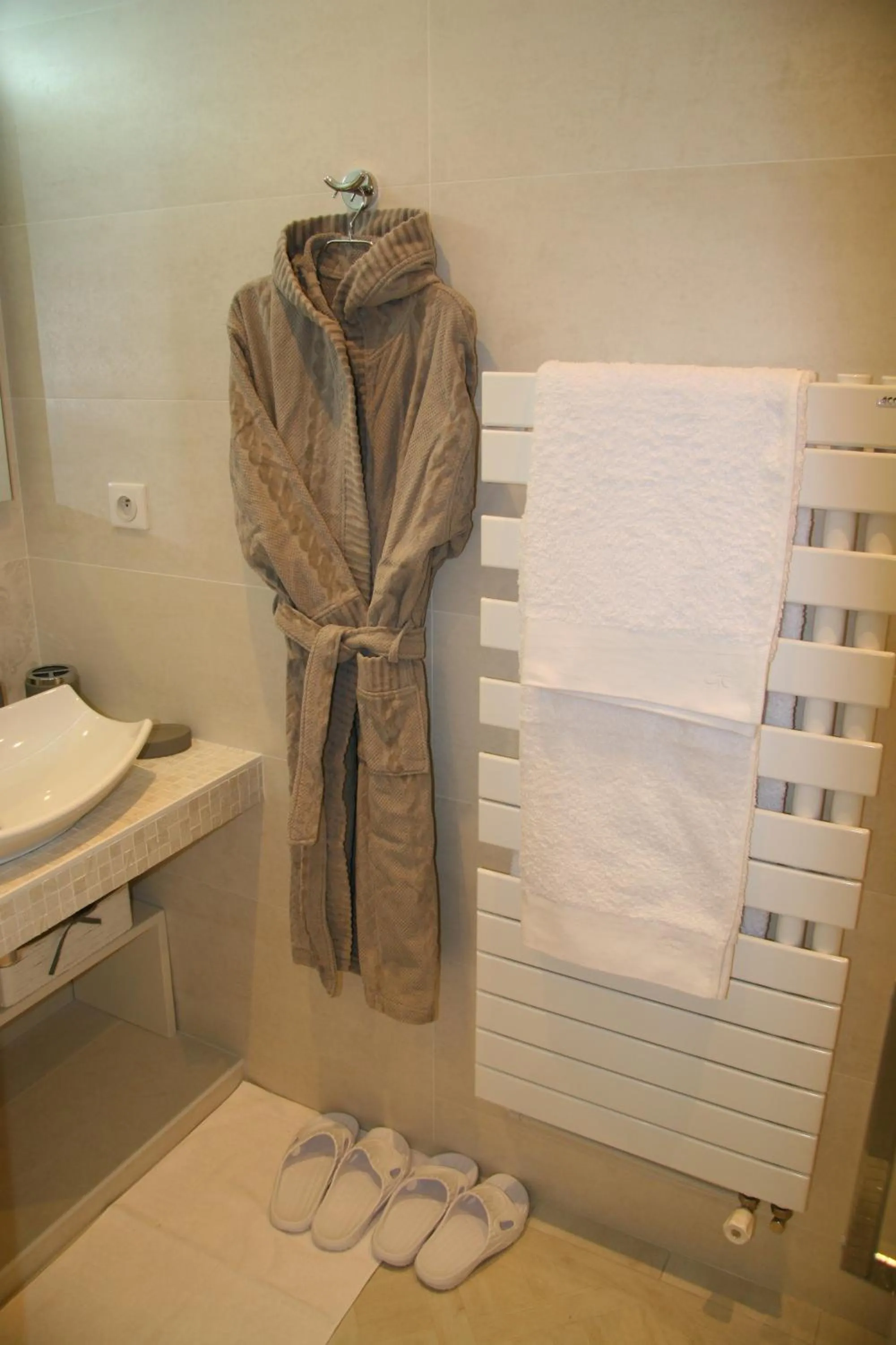 Bathroom in Les Suites Champenoises