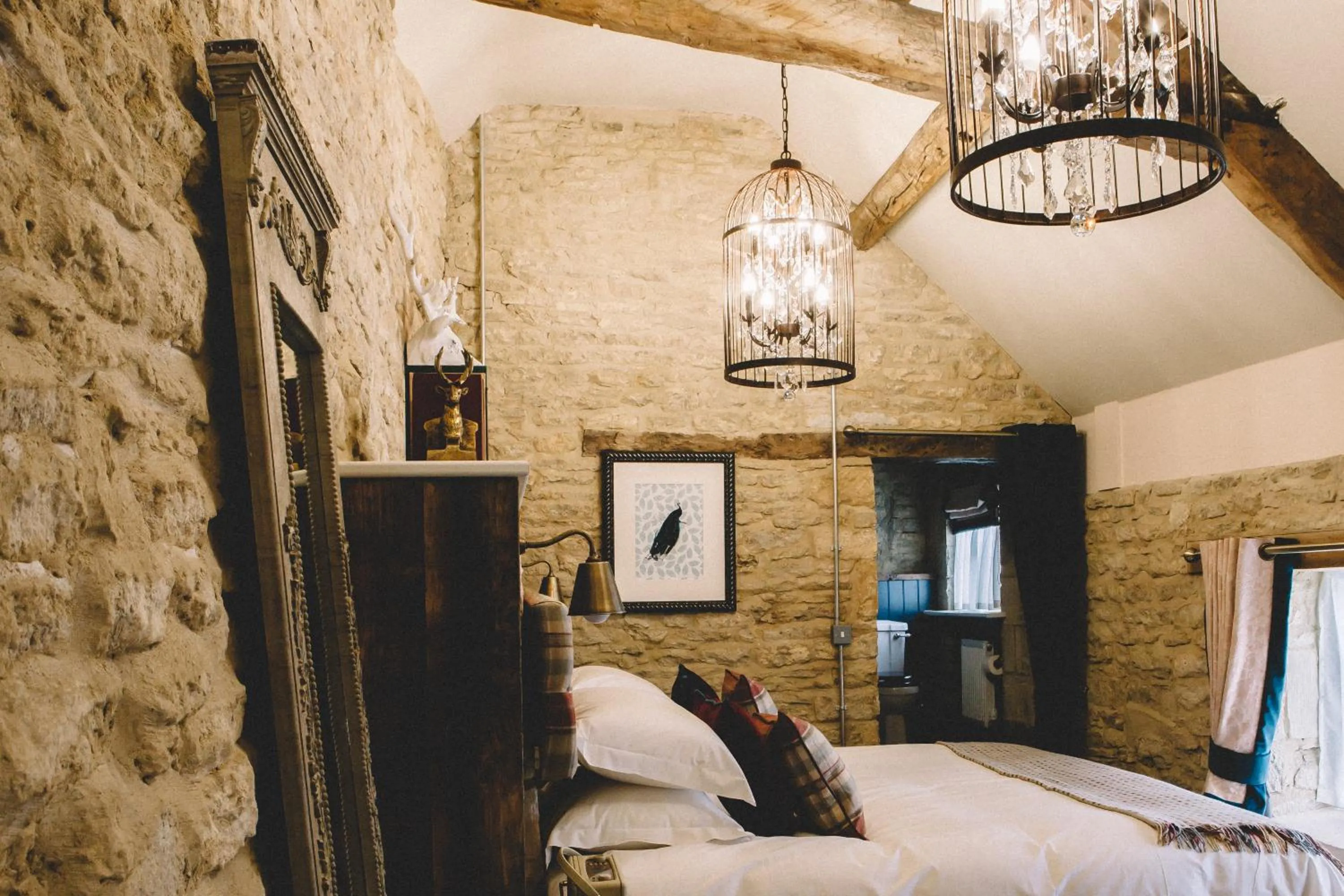 Photo of the whole room, Bed in The Stag at Stow