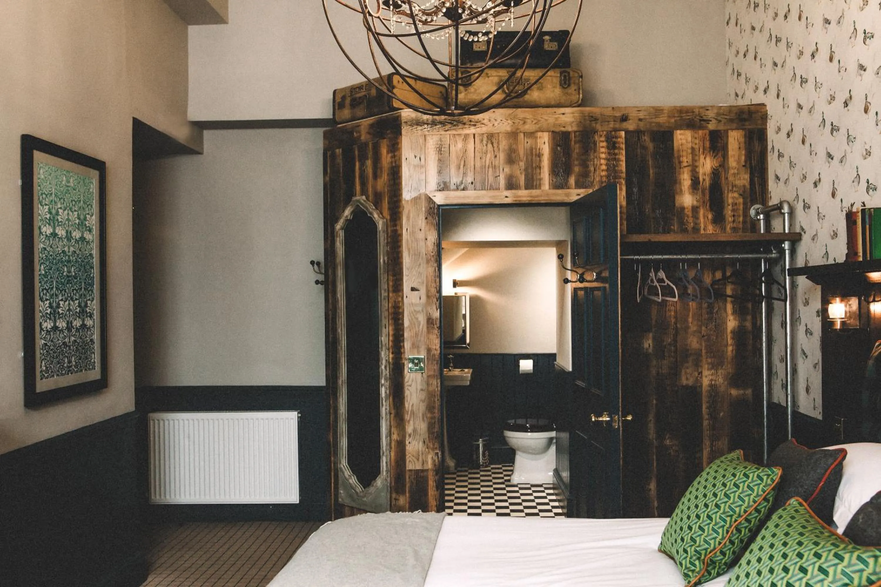 Photo of the whole room, Bed in The Stag at Stow