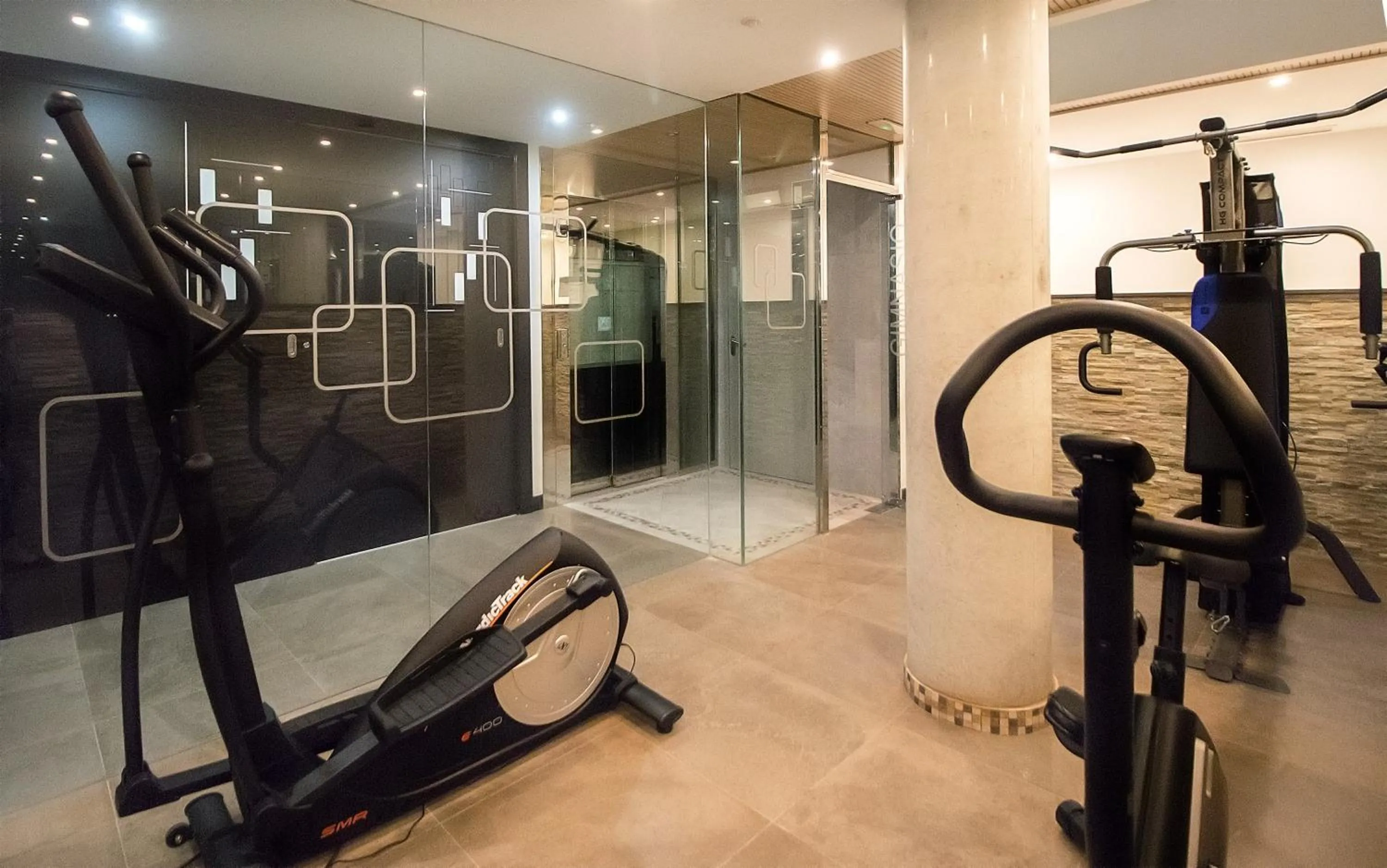 Fitness centre/facilities in Apartamentos Suites Oficentro Deluxe