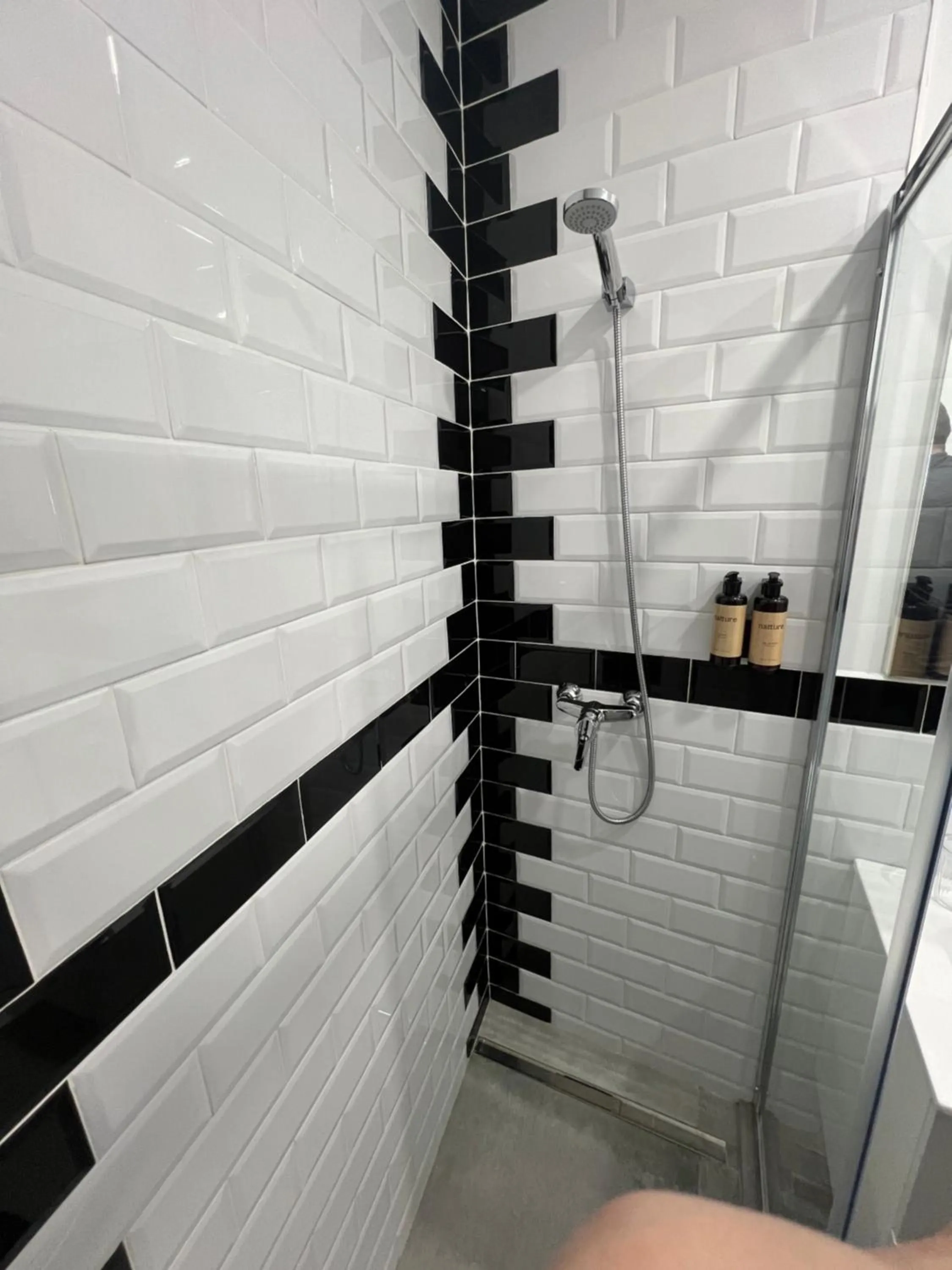 Shower in Hostal Galaico