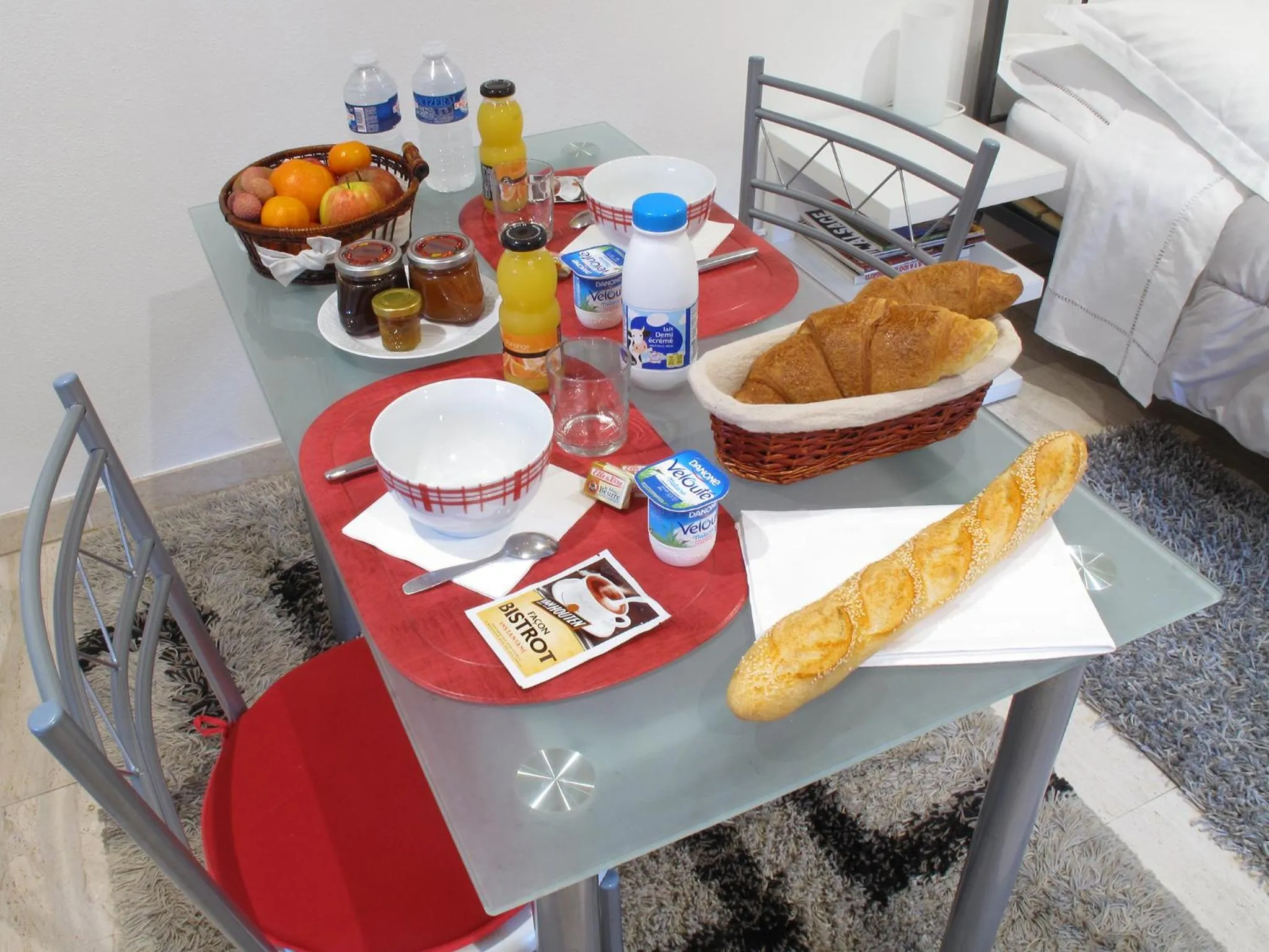 Continental breakfast in La Cour des Amis