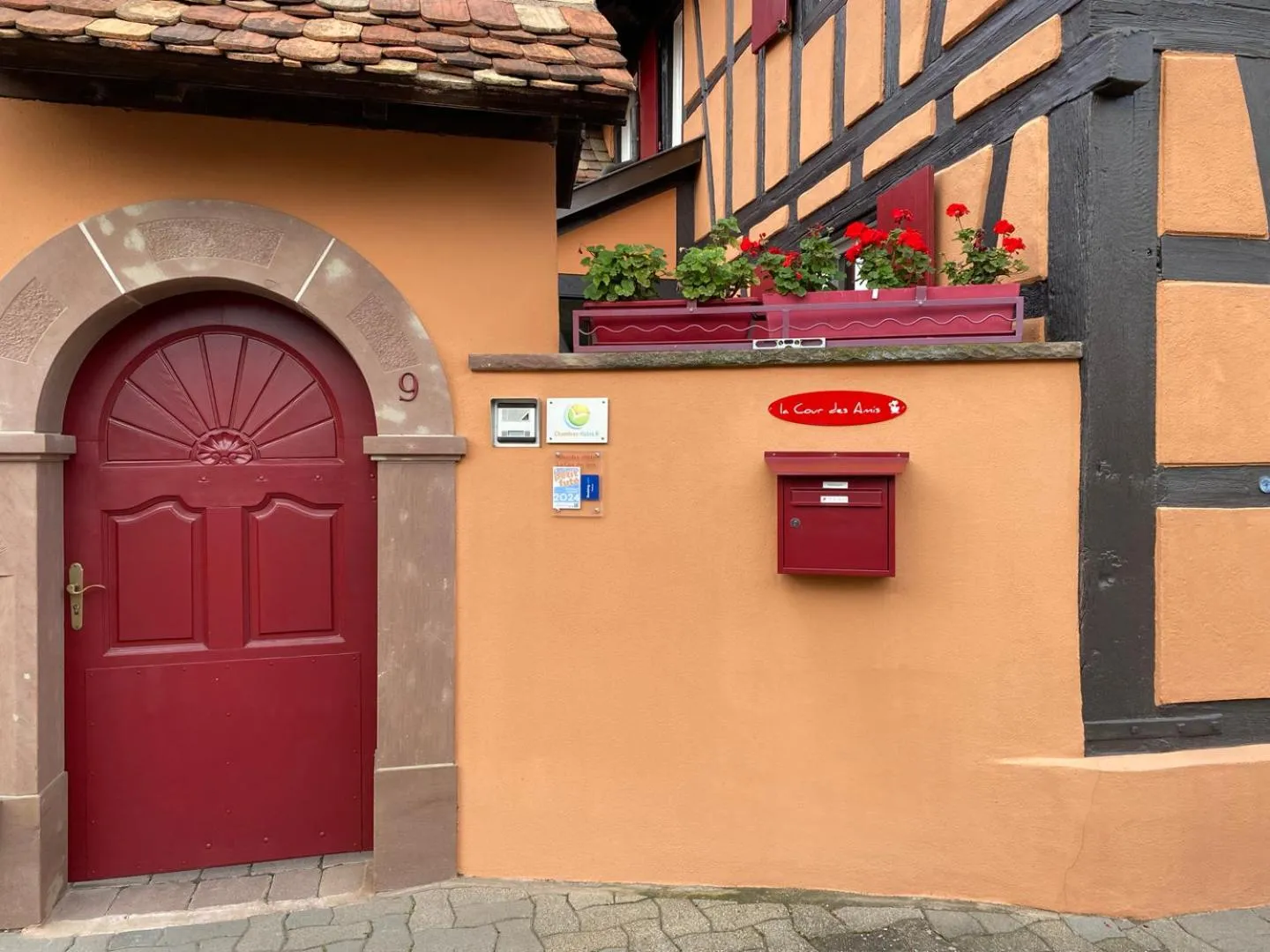 Property building in La Cour des Amis