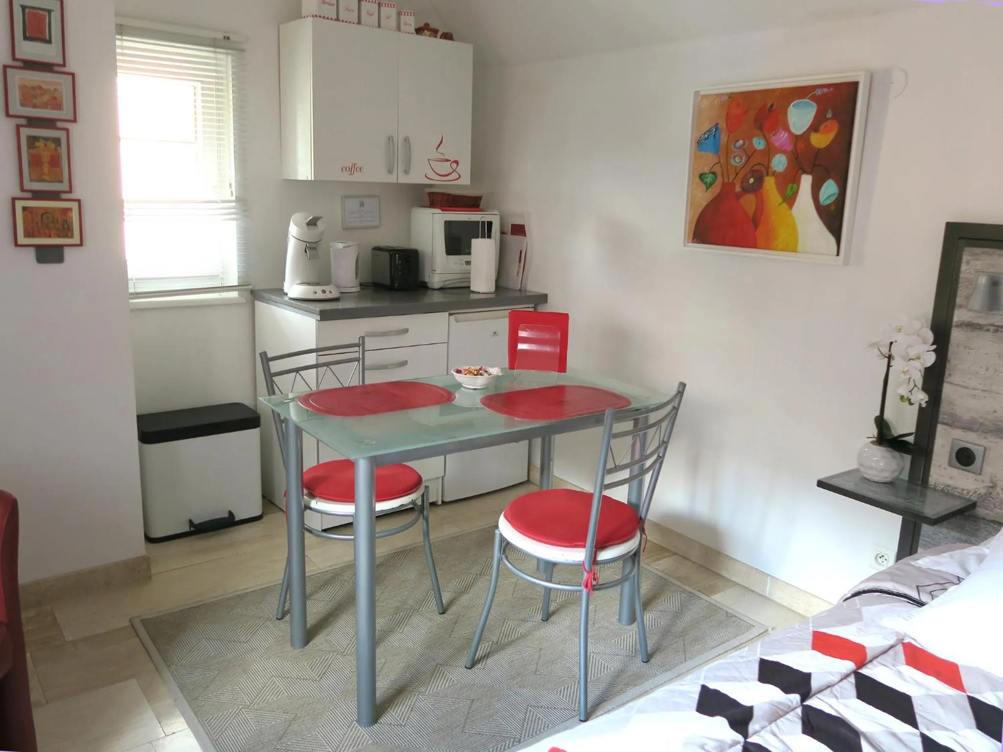 Dining area in La Cour des Amis