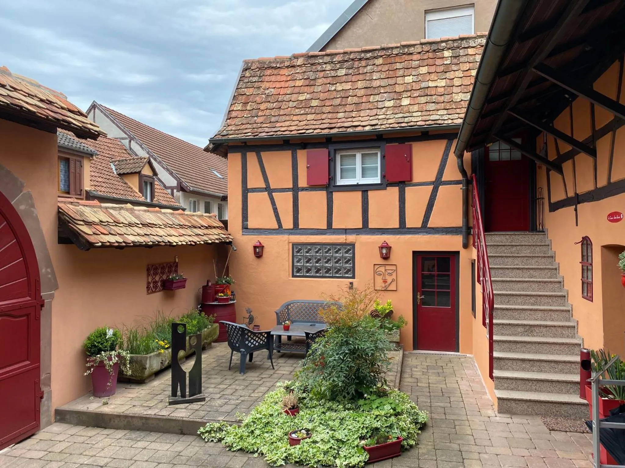 Property building in La Cour des Amis