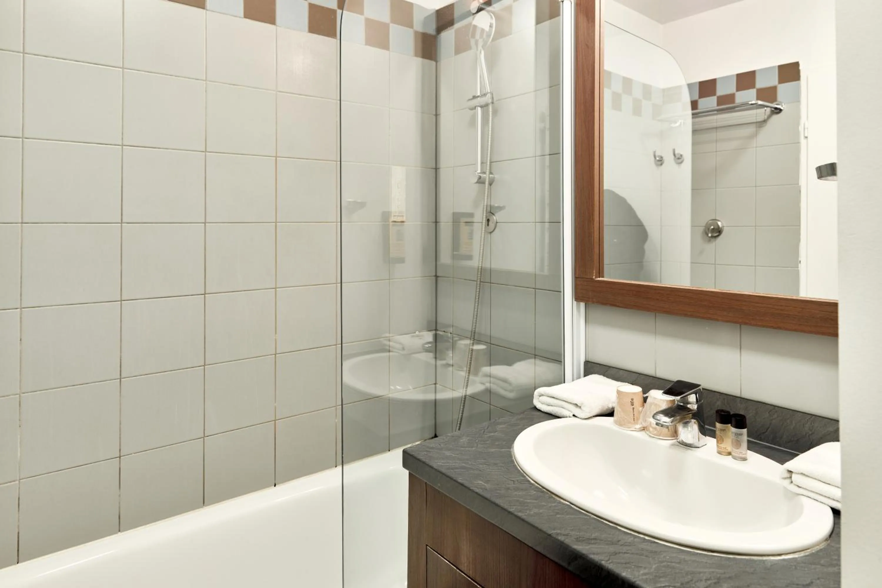 Bathroom in Zenitude Hôtel Résidences Roissy Village