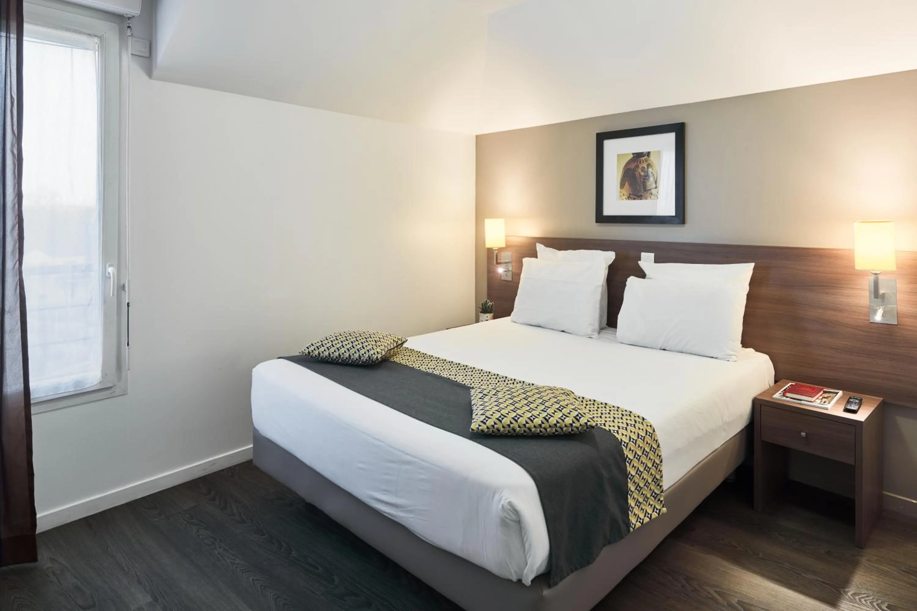 Bed in Zenitude Hôtel Résidences Roissy Village