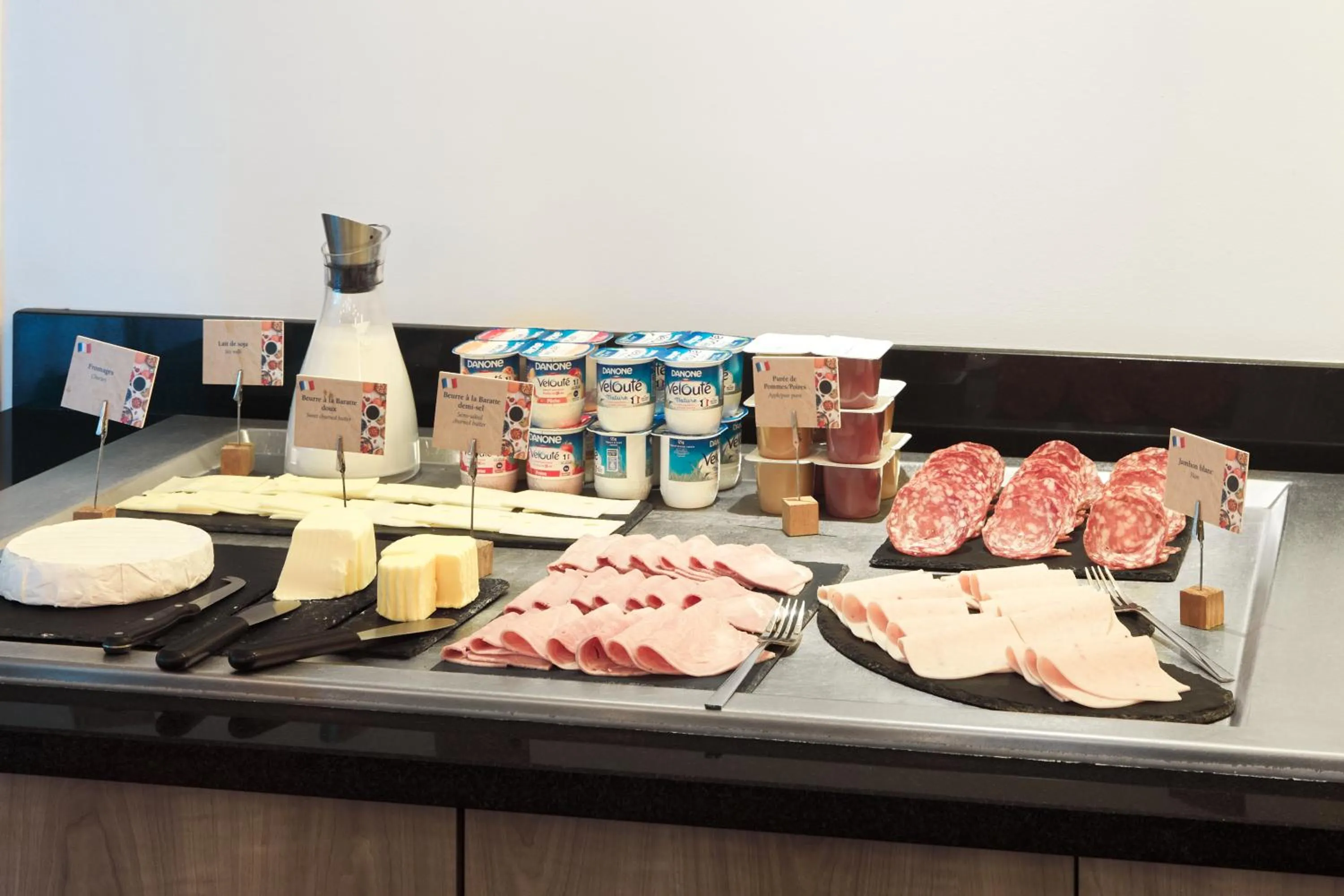 Breakfast in Zenitude Hôtel Résidences Roissy Village