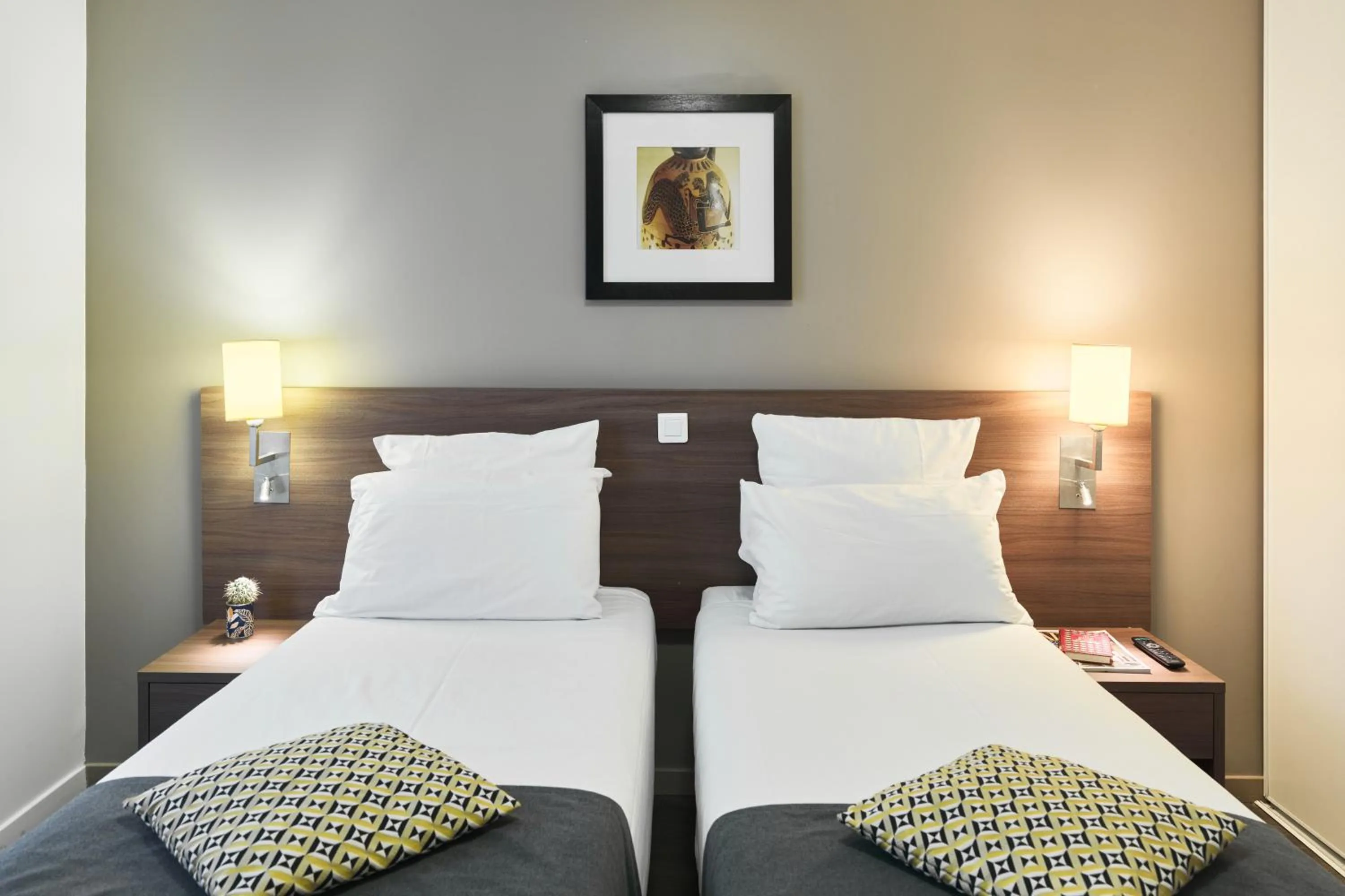 Bed in Zenitude Hôtel Résidences Roissy Village