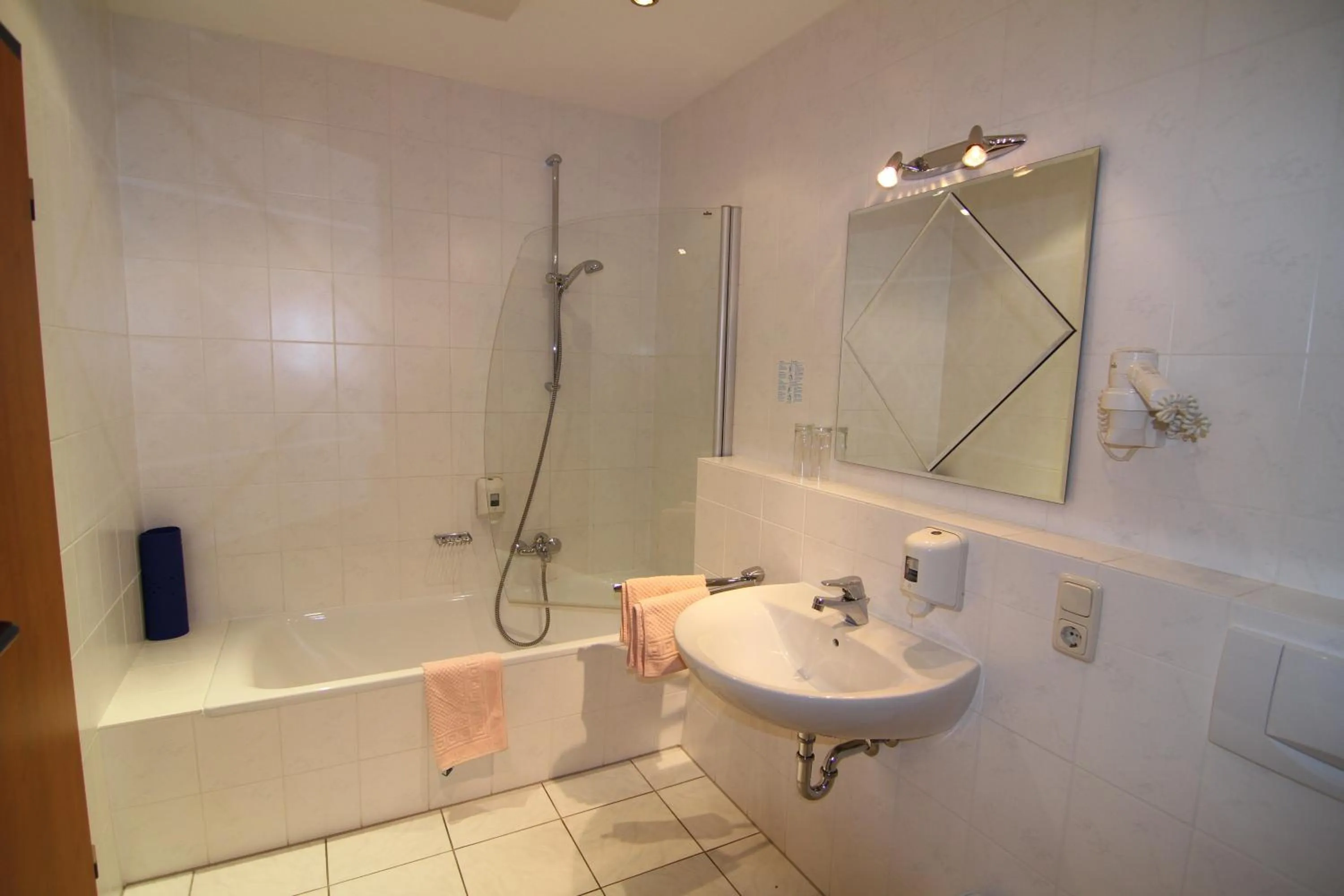 Bathroom in Hotel Am Tiergarten