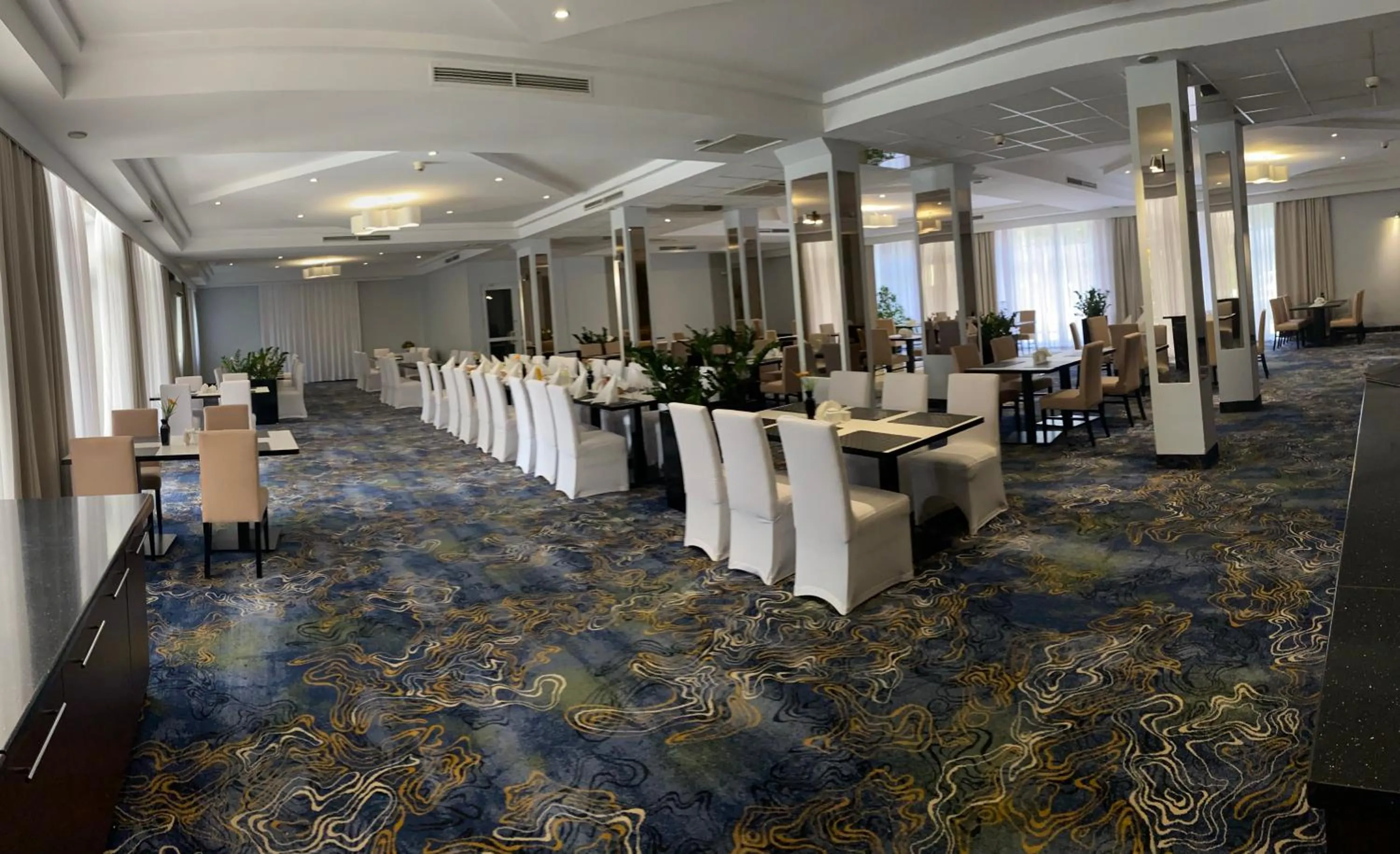 Restaurant/places to eat in Hotel Ambasador Chojny