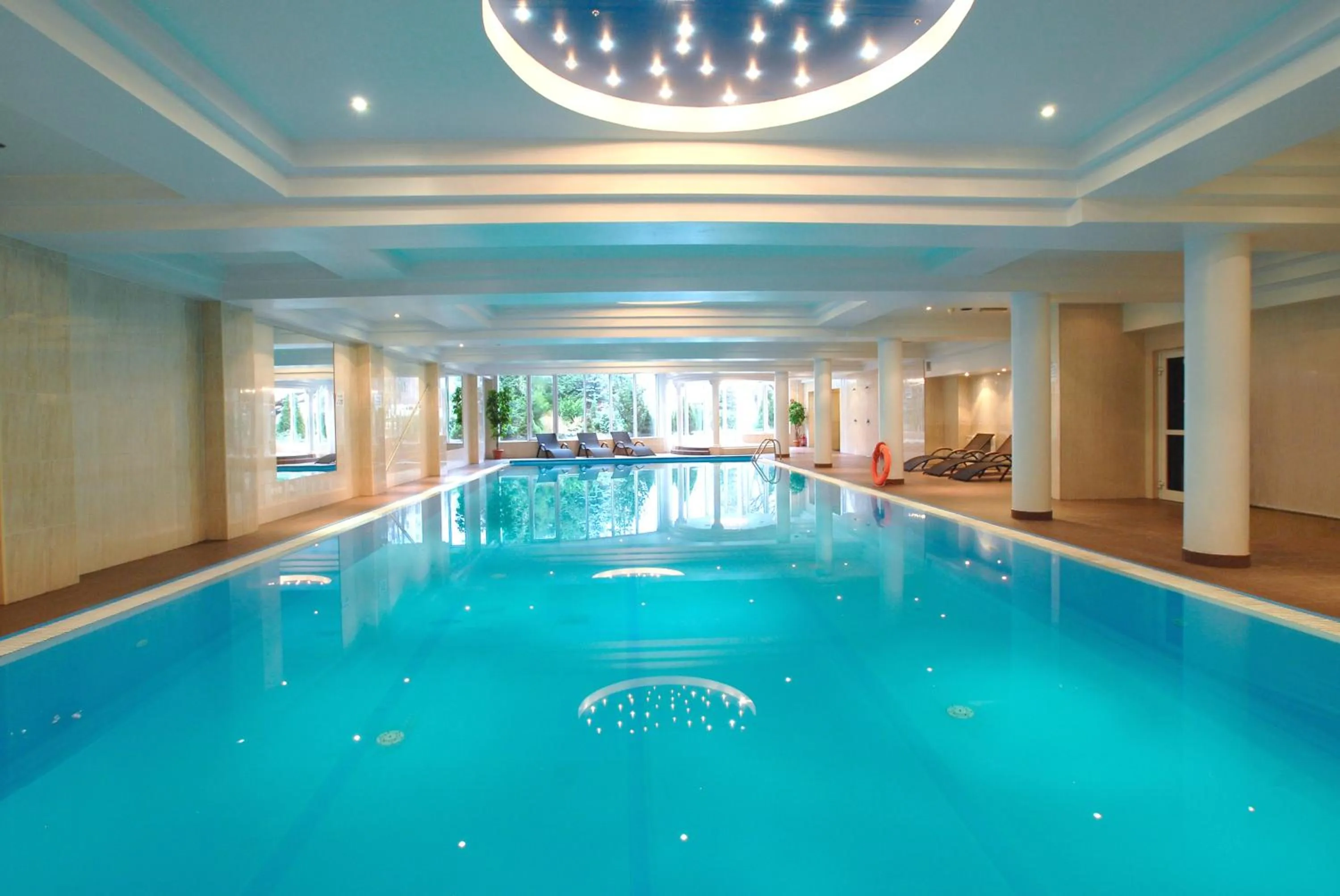 Swimming pool in Hotel Ambasador Chojny