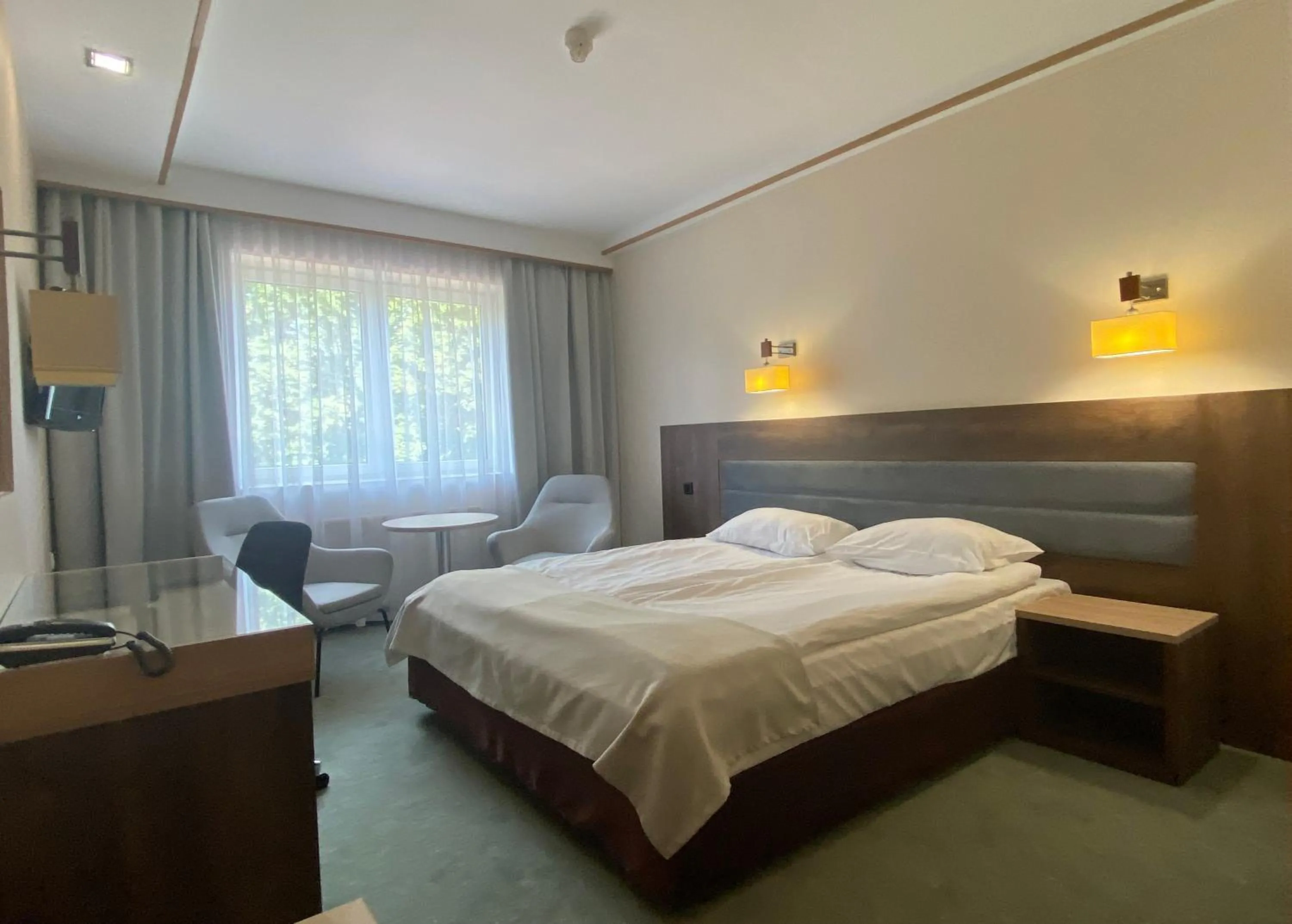 Property building, Bed in Hotel Ambasador Chojny