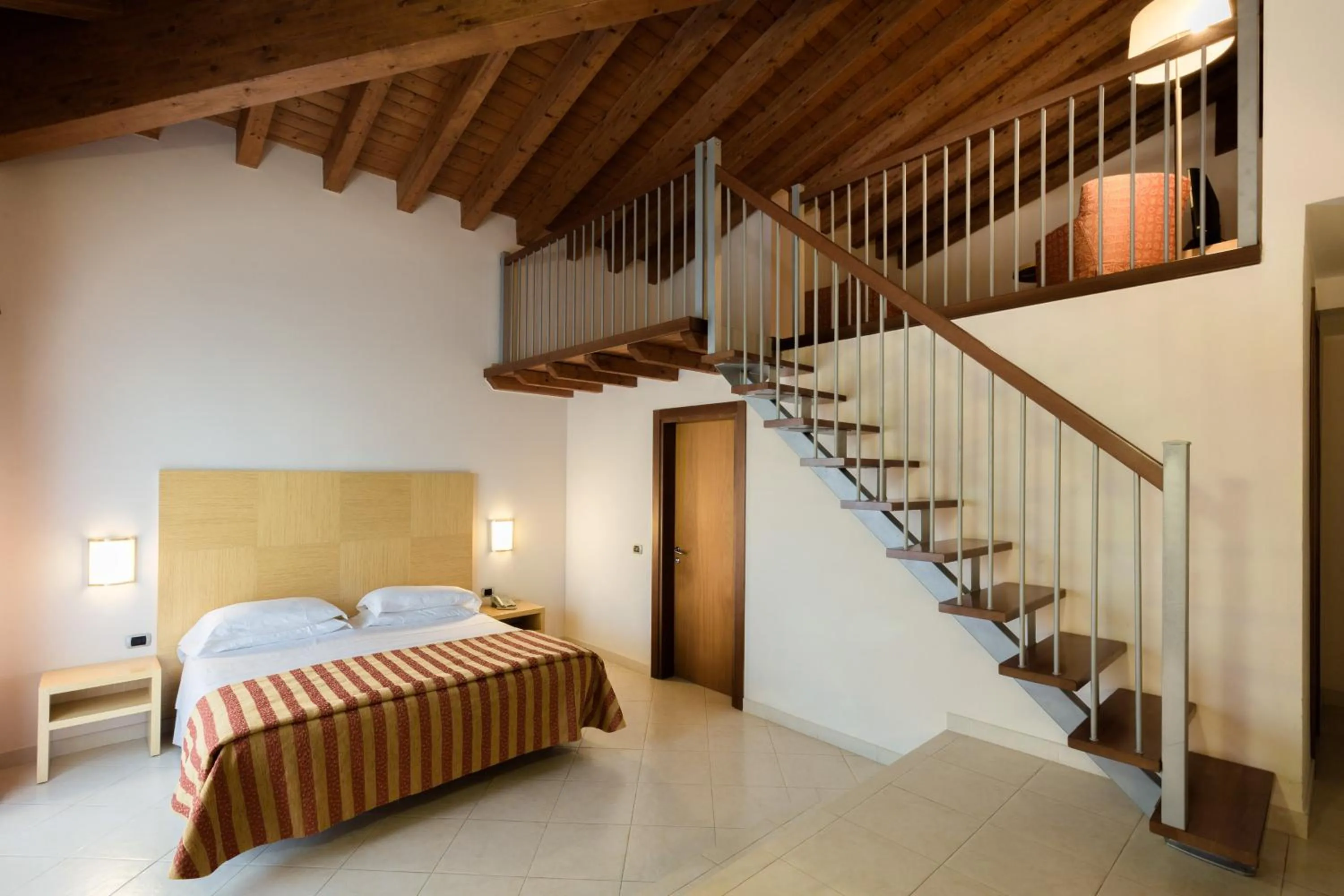 Photo of the whole room, Bed in Hotel Continental Wellness & Spa