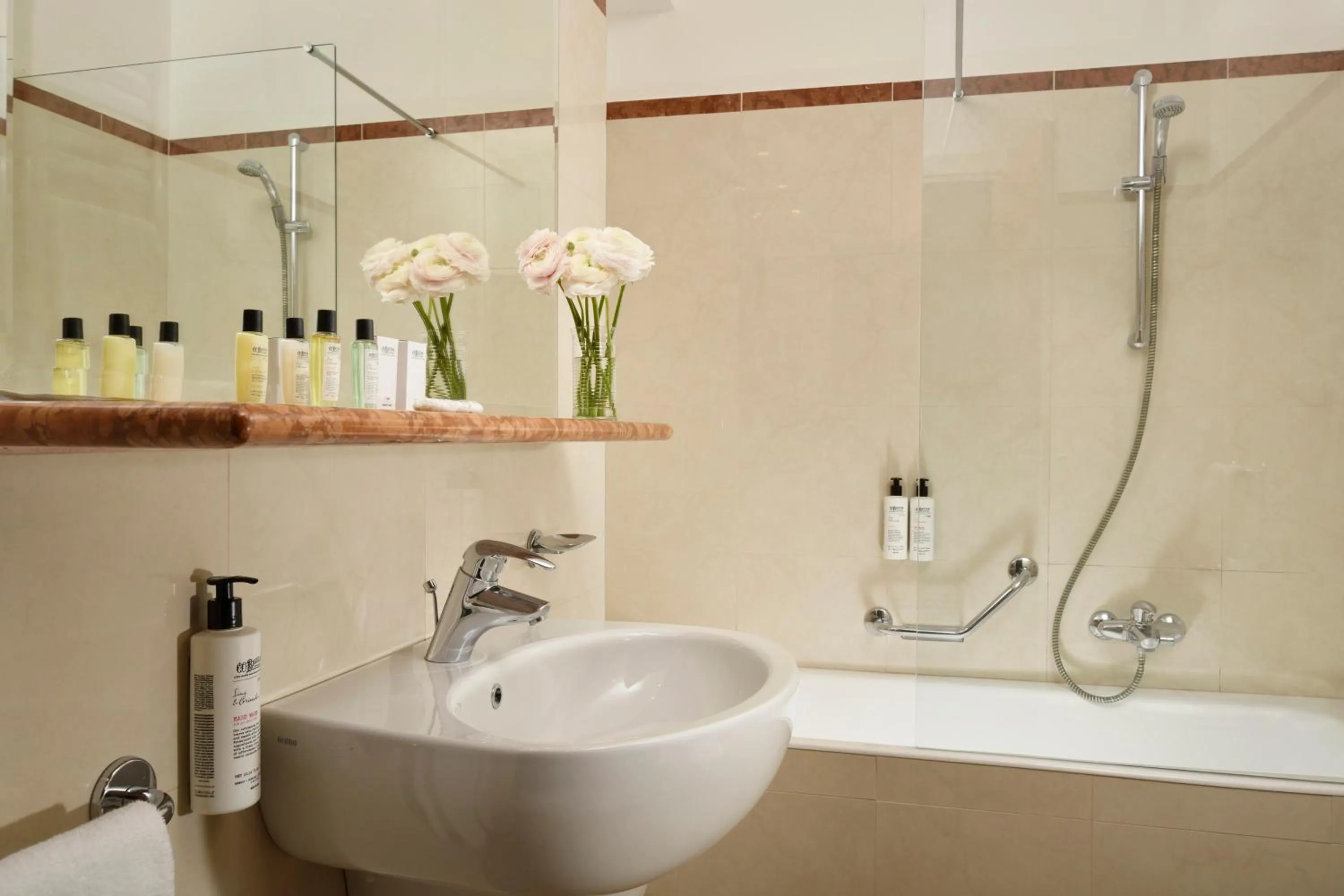 Shower in Hotel Continental Wellness & Spa