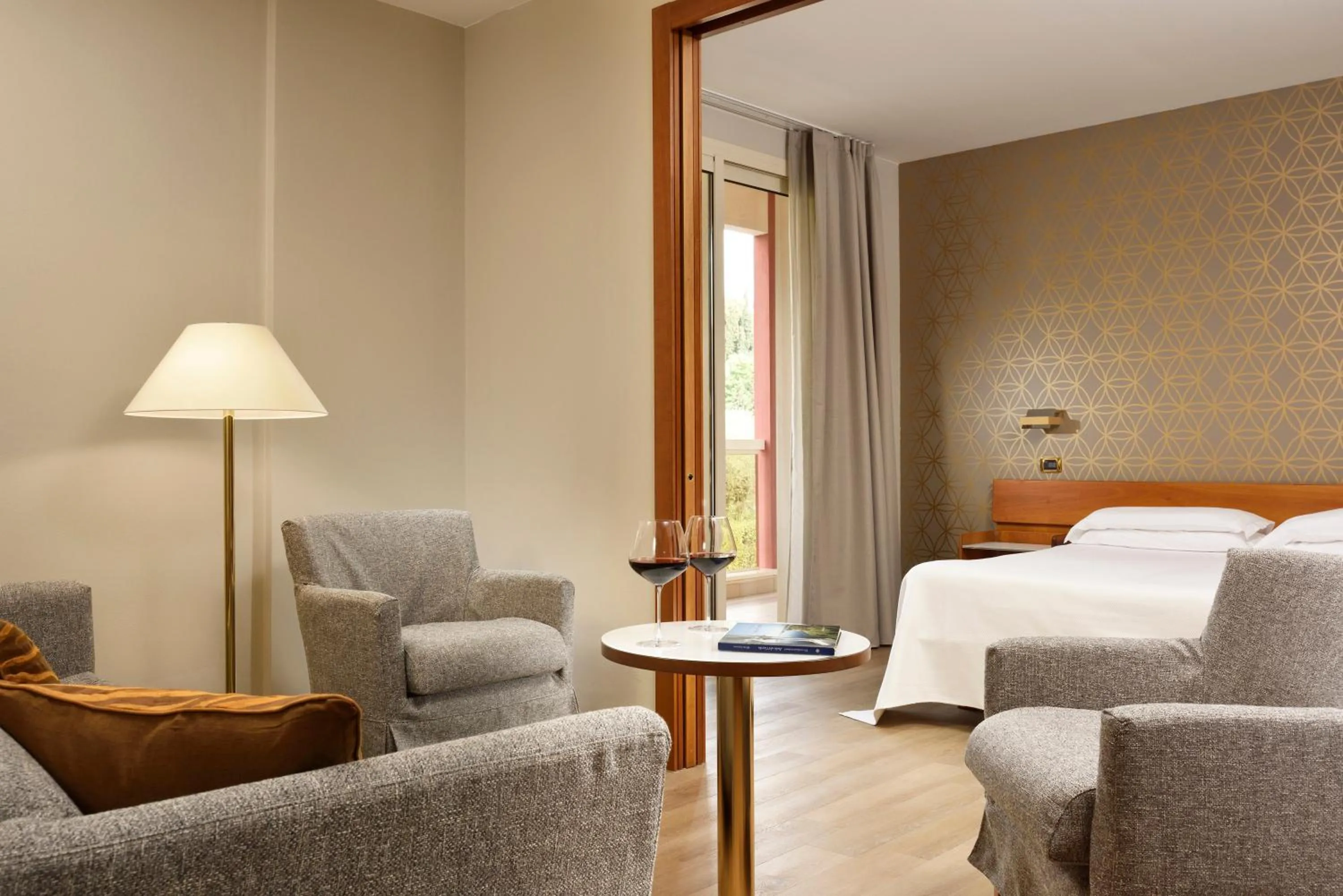 Photo of the whole room, Bed in Hotel Continental Wellness & Spa