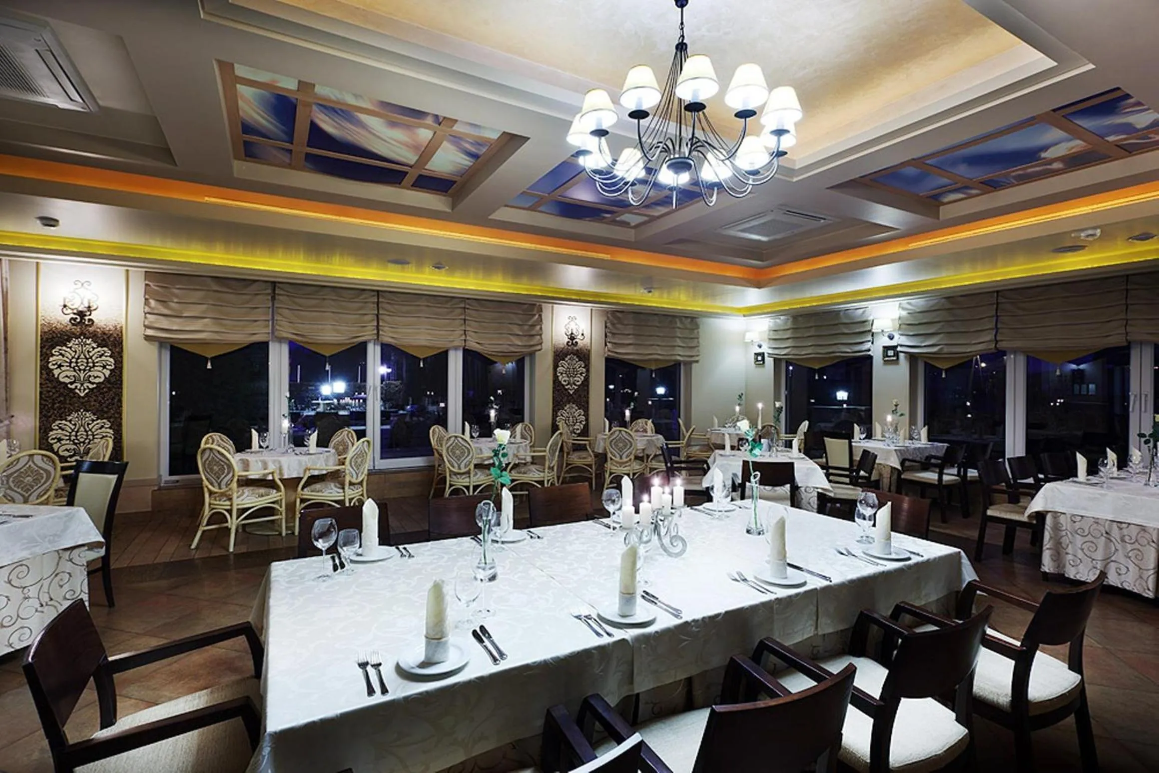 Restaurant/places to eat in Papuga Park Hotel Wellness Marrakesz & SPA