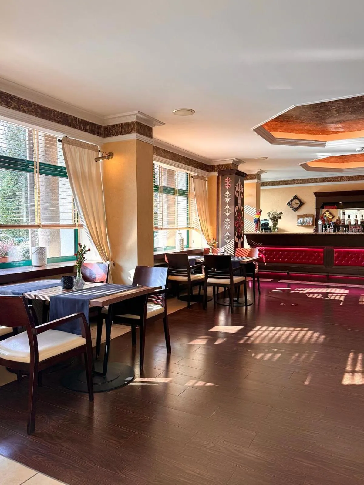 Restaurant/places to eat in Papuga Park Hotel Wellness Marrakesz & SPA