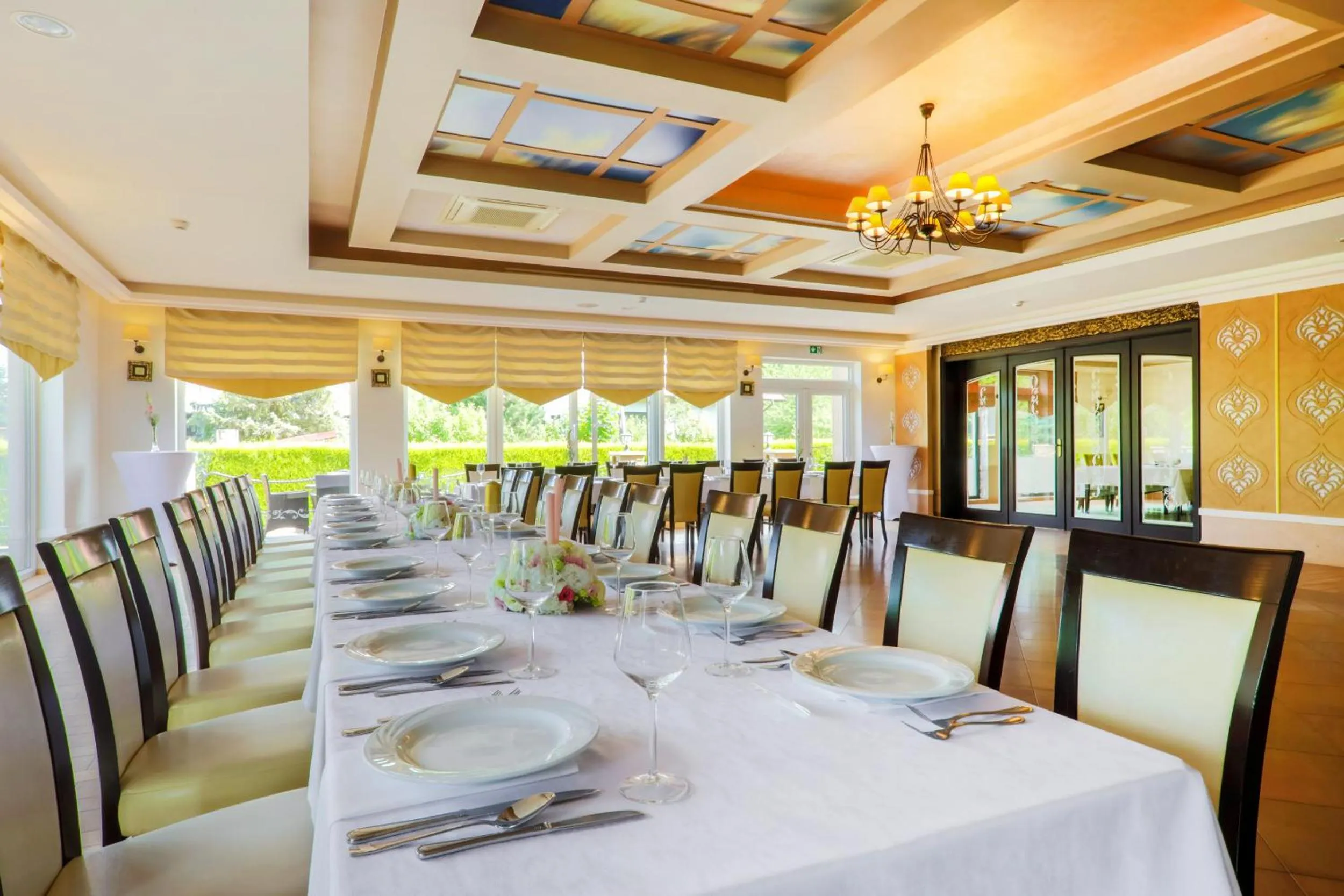 Restaurant/places to eat in Papuga Park Hotel Wellness Marrakesz & SPA