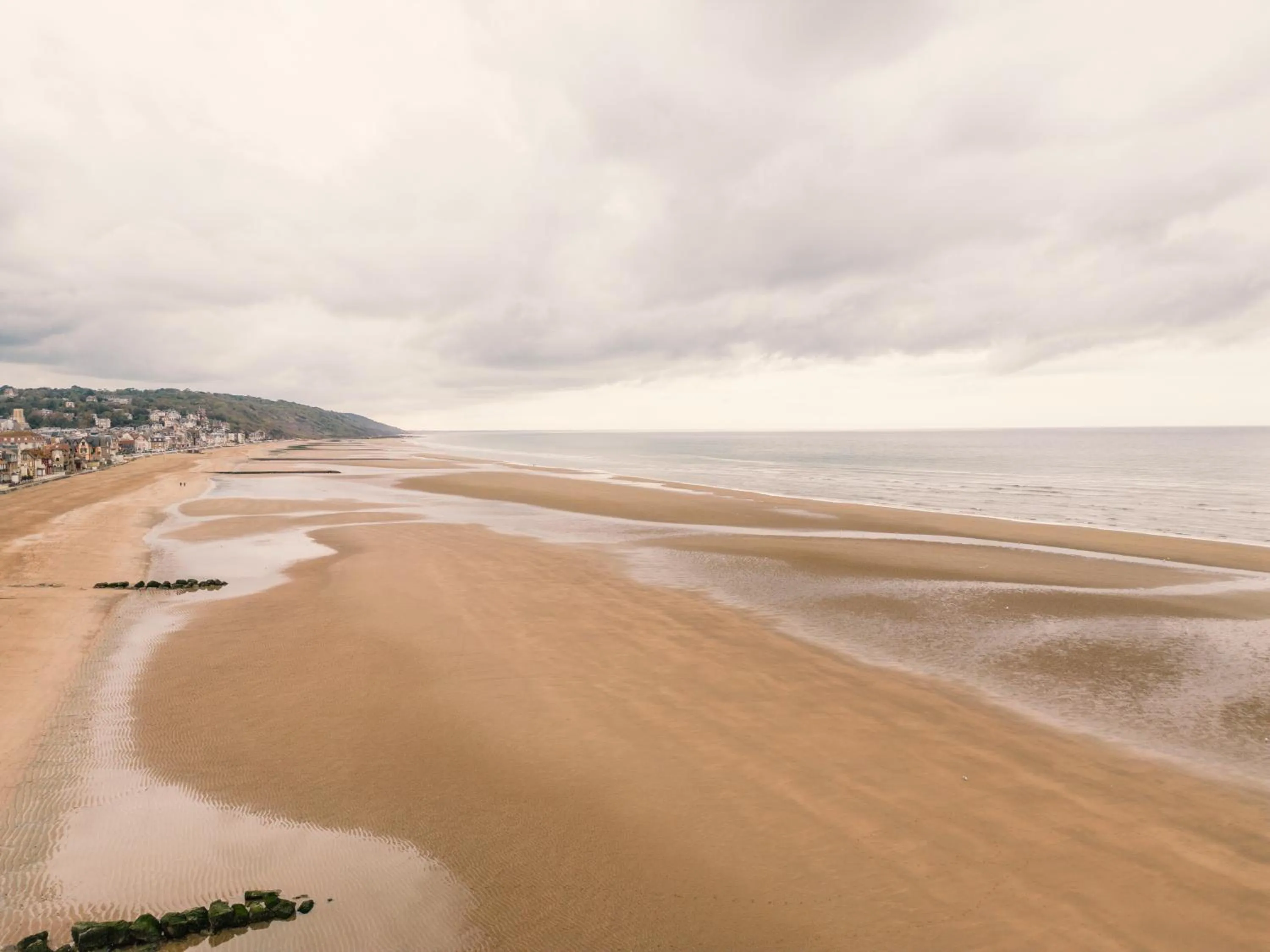 Beach in ibis Styles Deauville Villers Plage