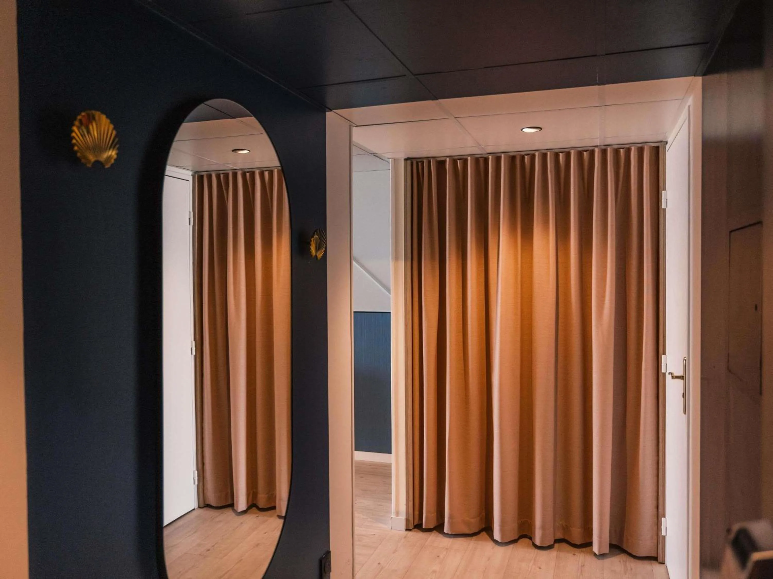 Bedroom in ibis Styles Deauville Villers Plage