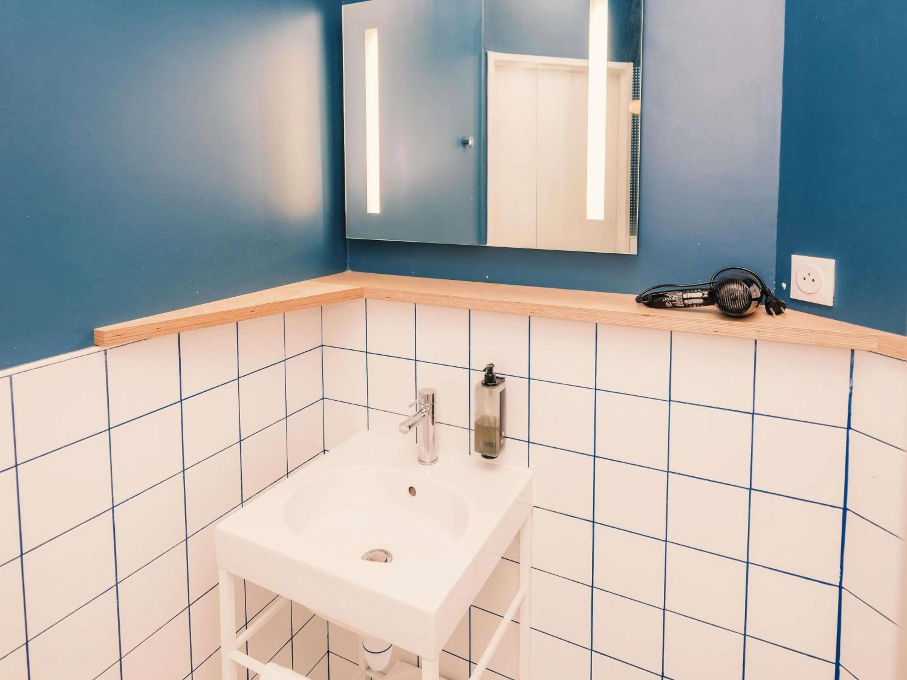 Bathroom in ibis Styles Deauville Villers Plage