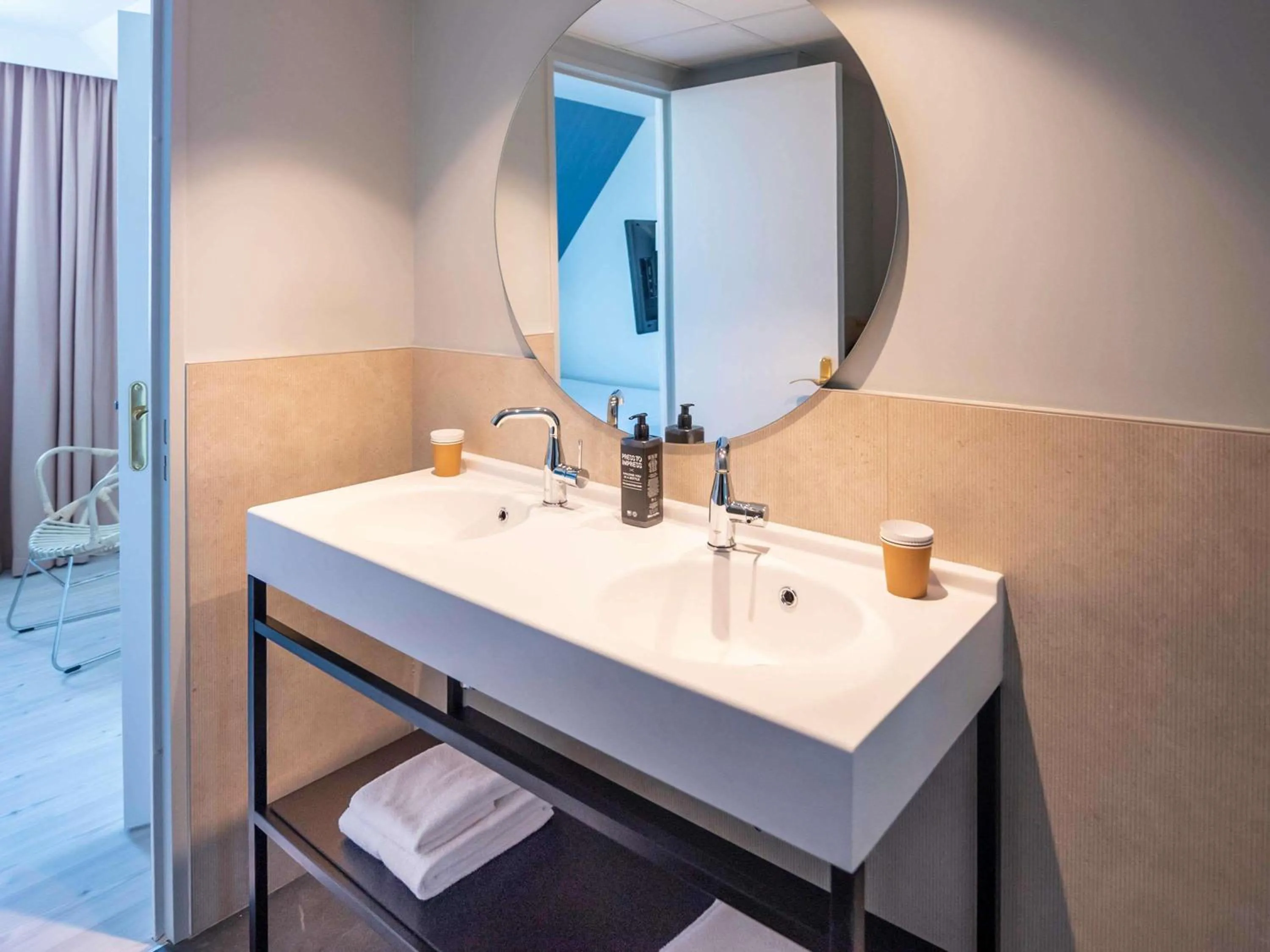 Bathroom in ibis Styles Deauville Villers Plage