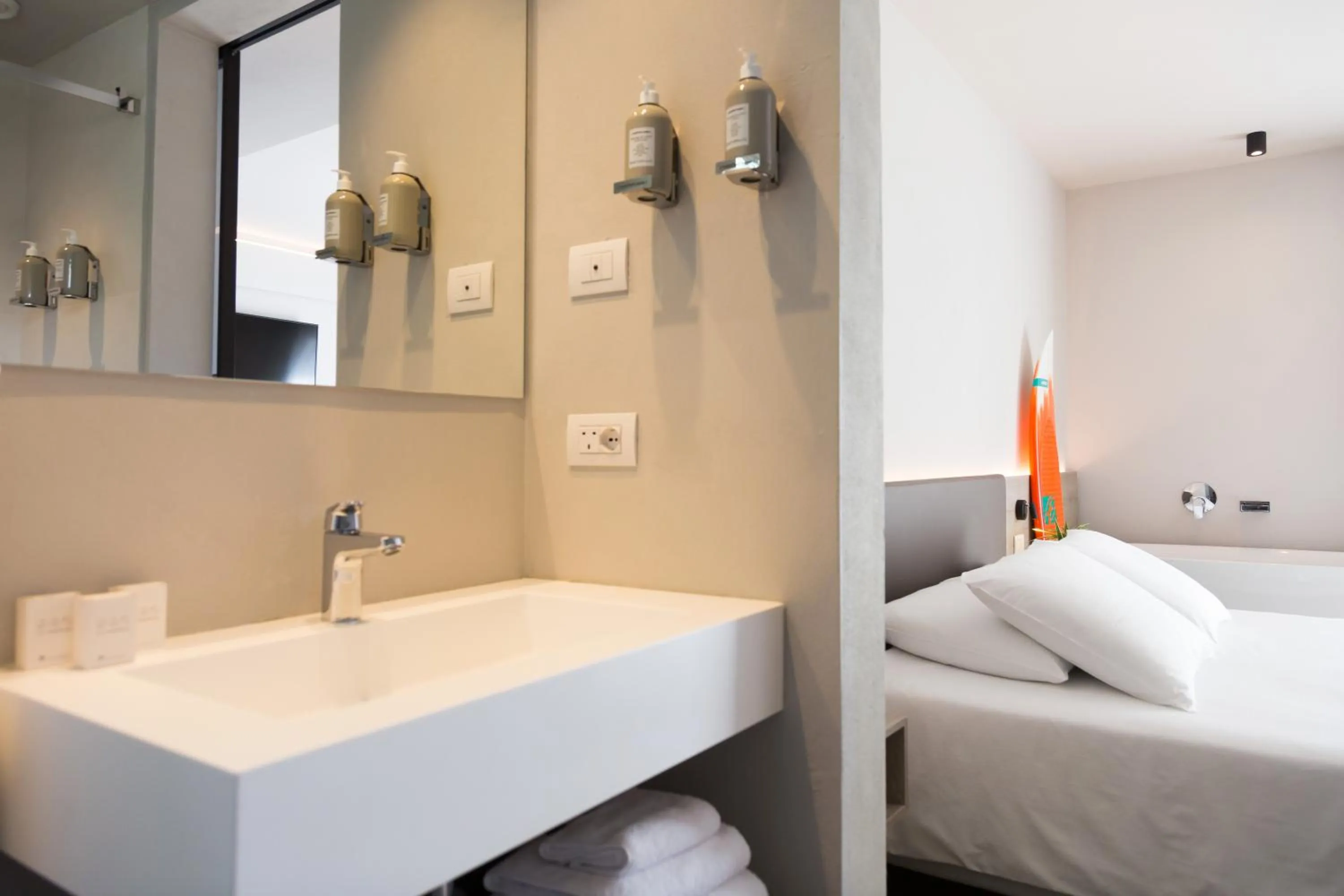 Bathroom, Bed in GoTì Hotel