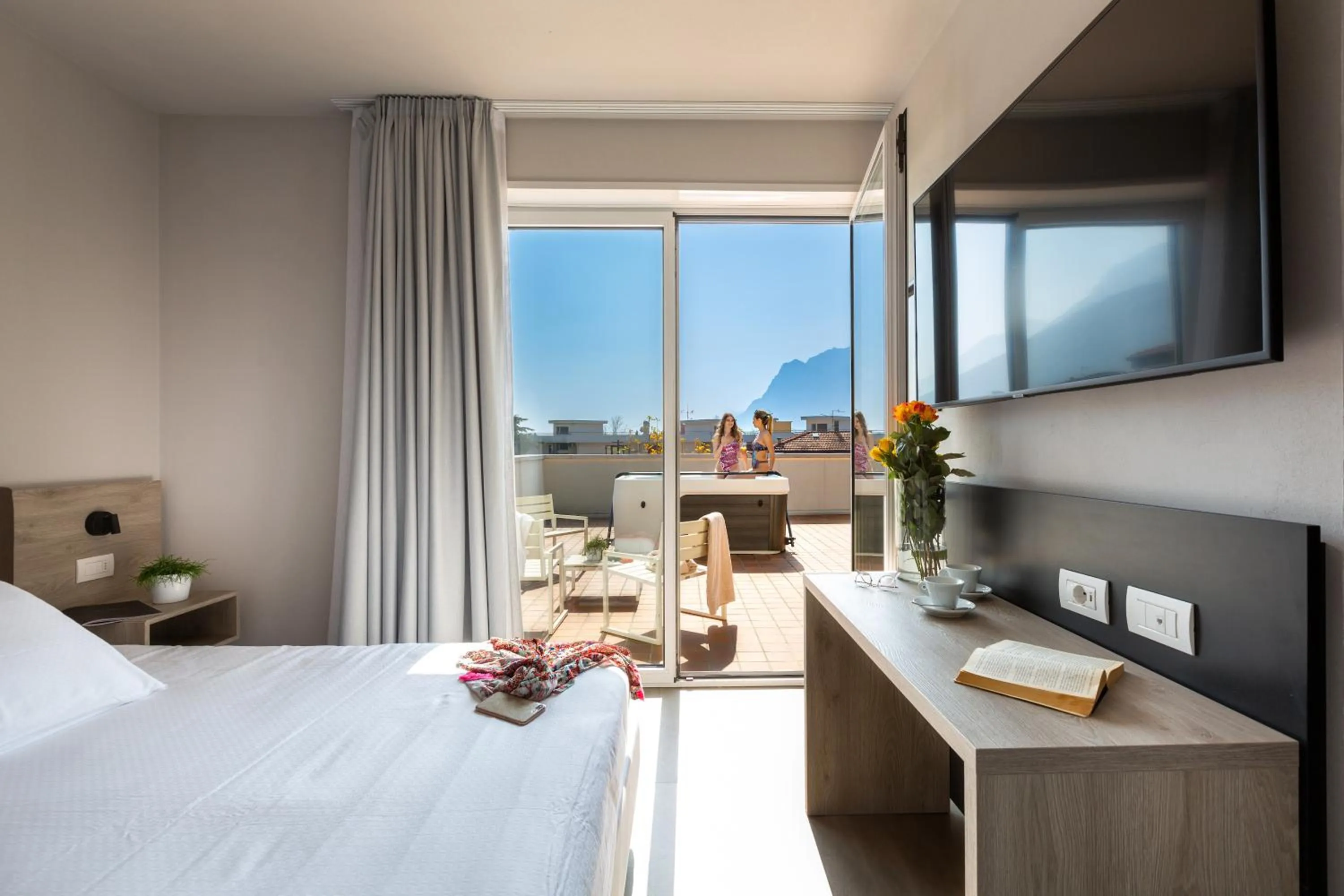 Hot Tub, Bed in GoTì Hotel