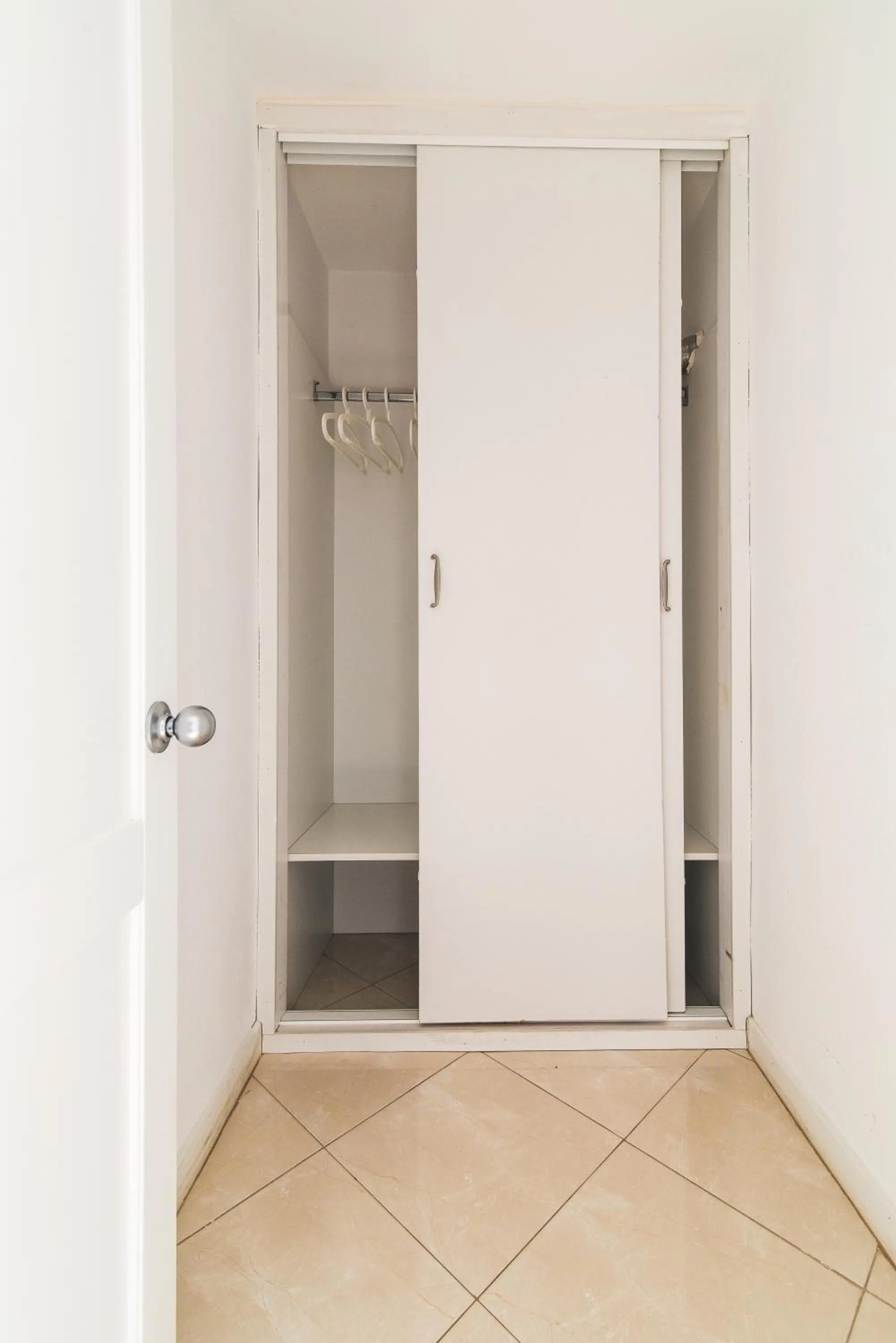 wardrobe in Mariposa Del Sol