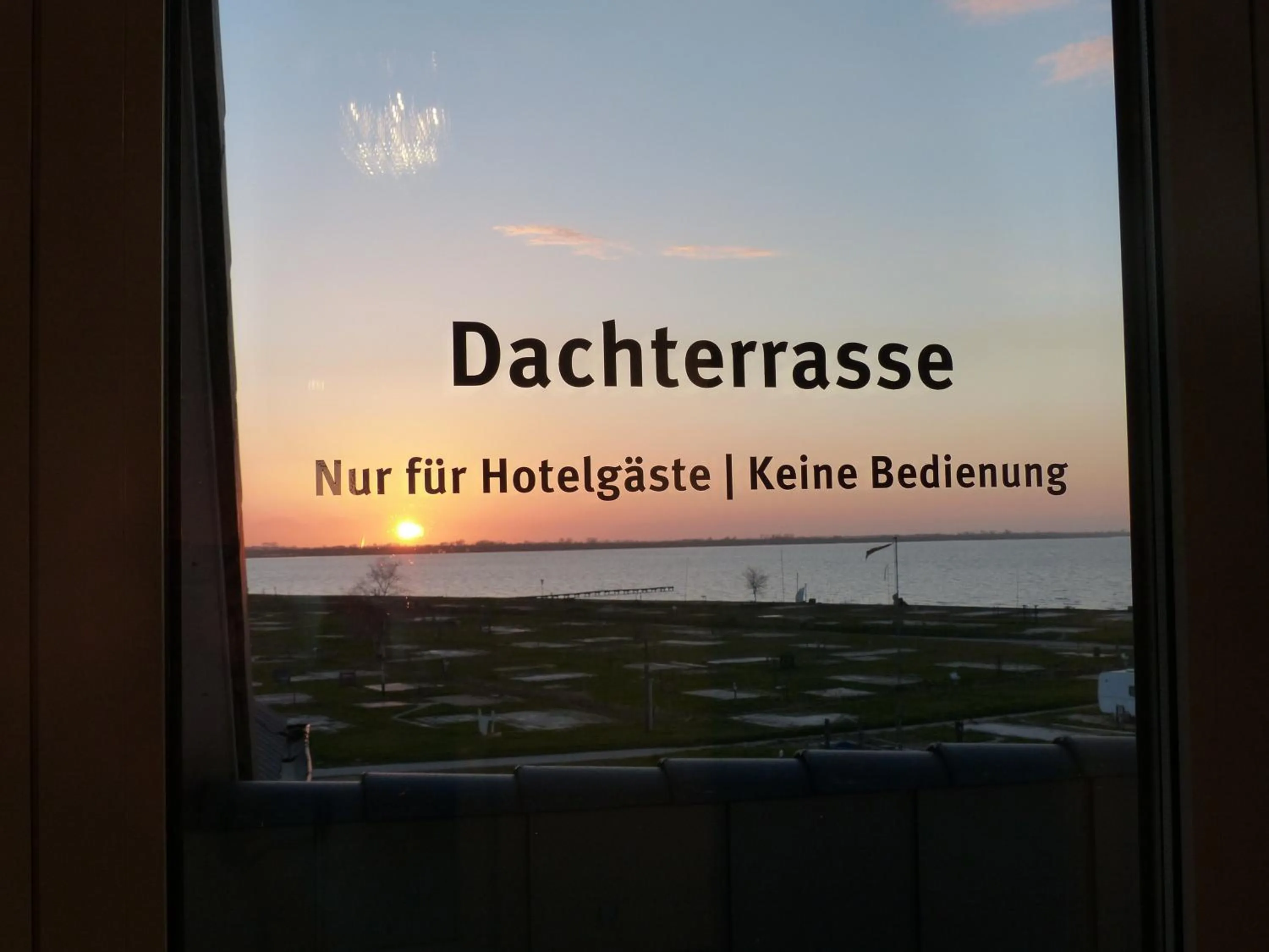 Facade/entrance in Strand-Hotel