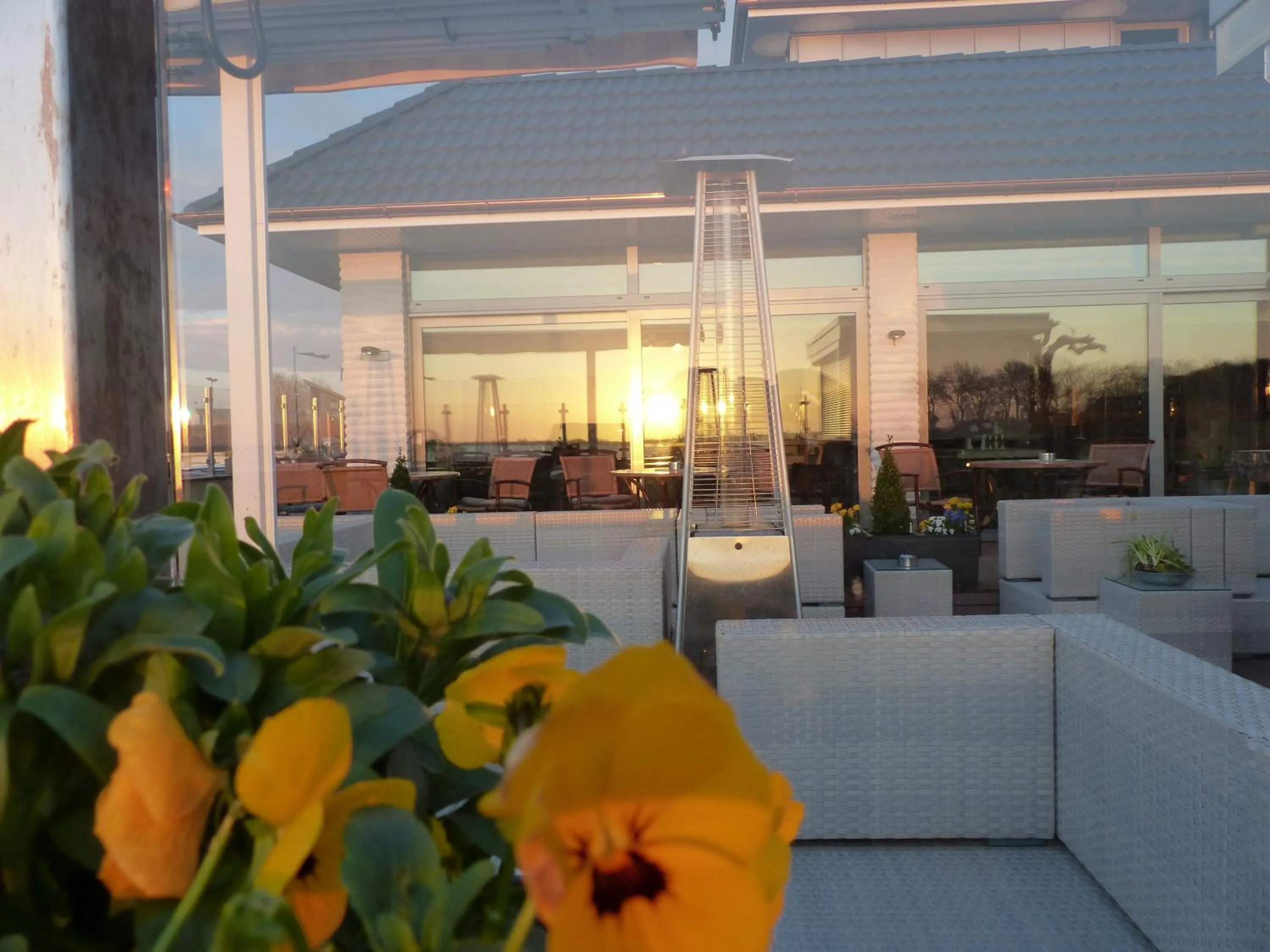 Facade/entrance in Strand-Hotel