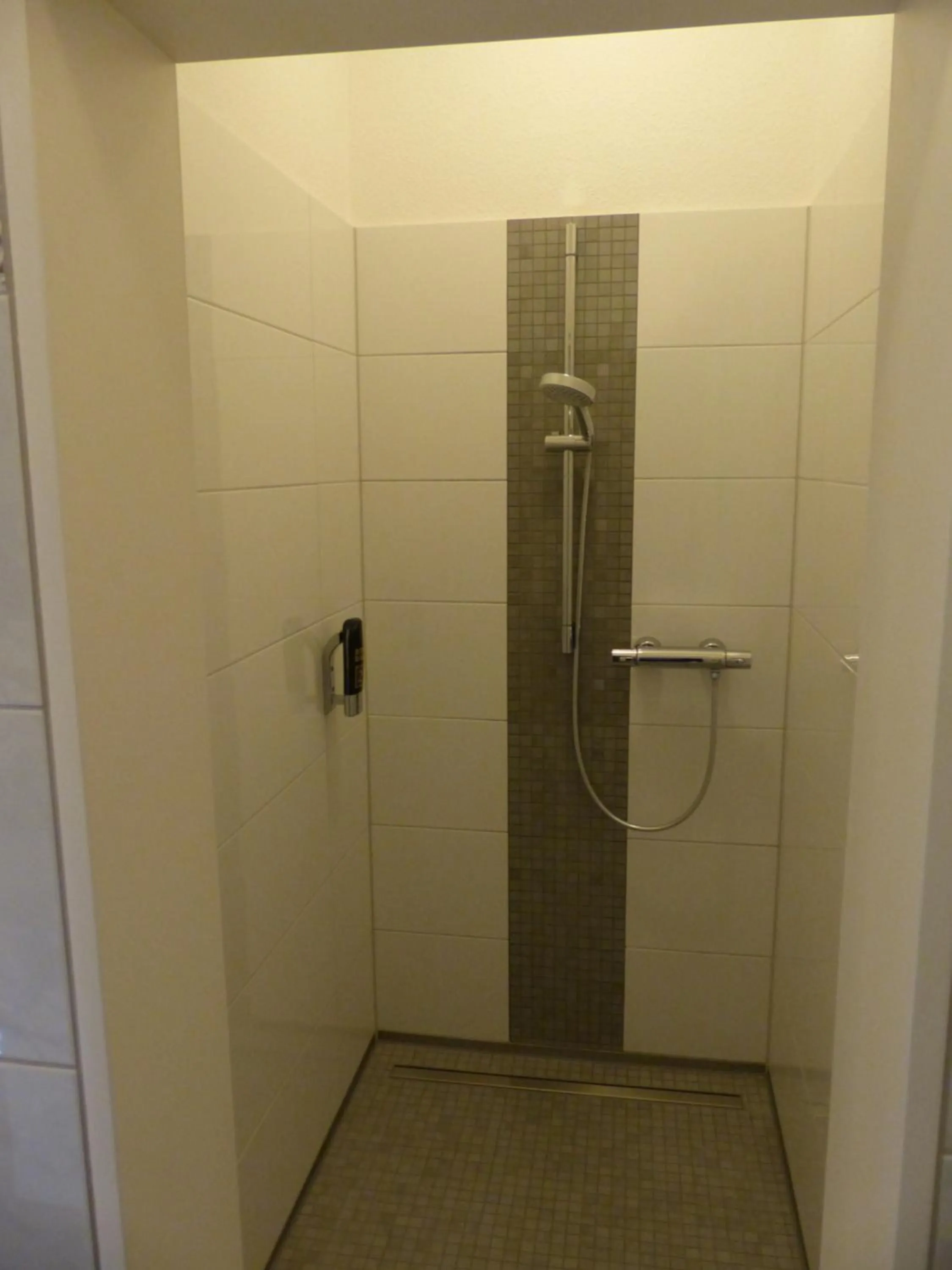 Shower in Strand-Hotel